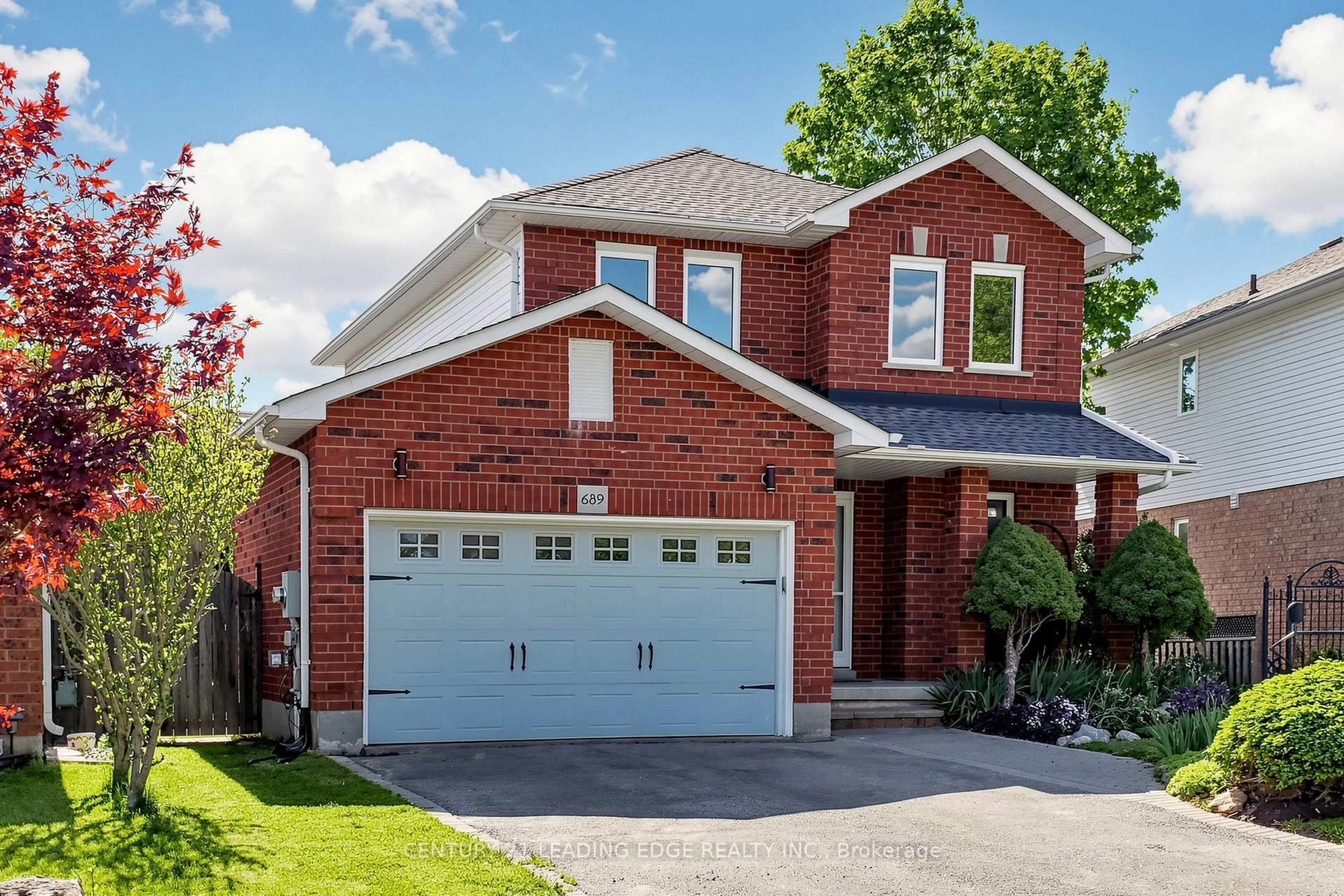 Home with brick exterior material, street for 689 Sundance Circ, Oshawa Ontario L1J 8N9