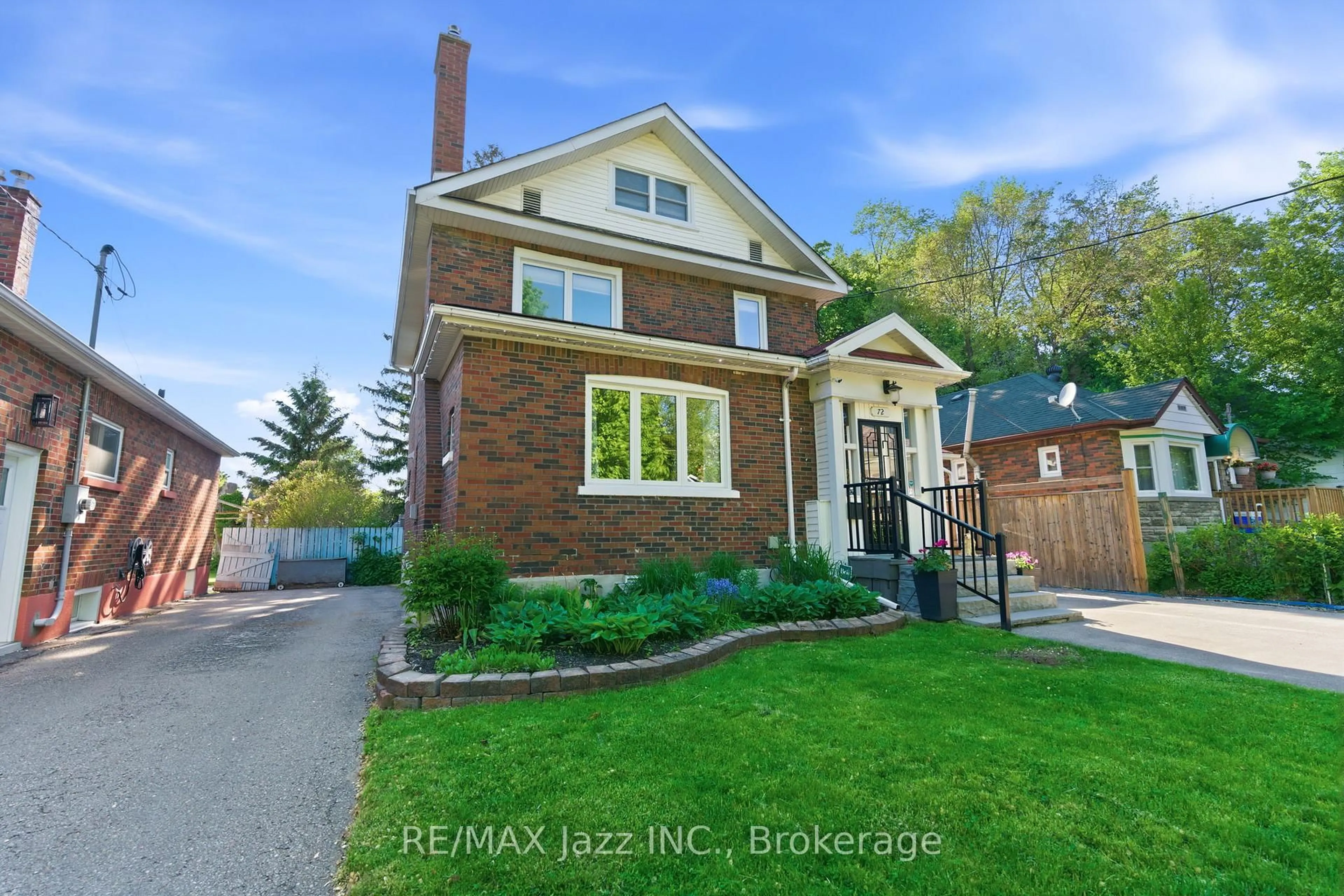 Home with brick exterior material, street for 72 Cadillac Ave, Oshawa Ontario L1H 5Z2