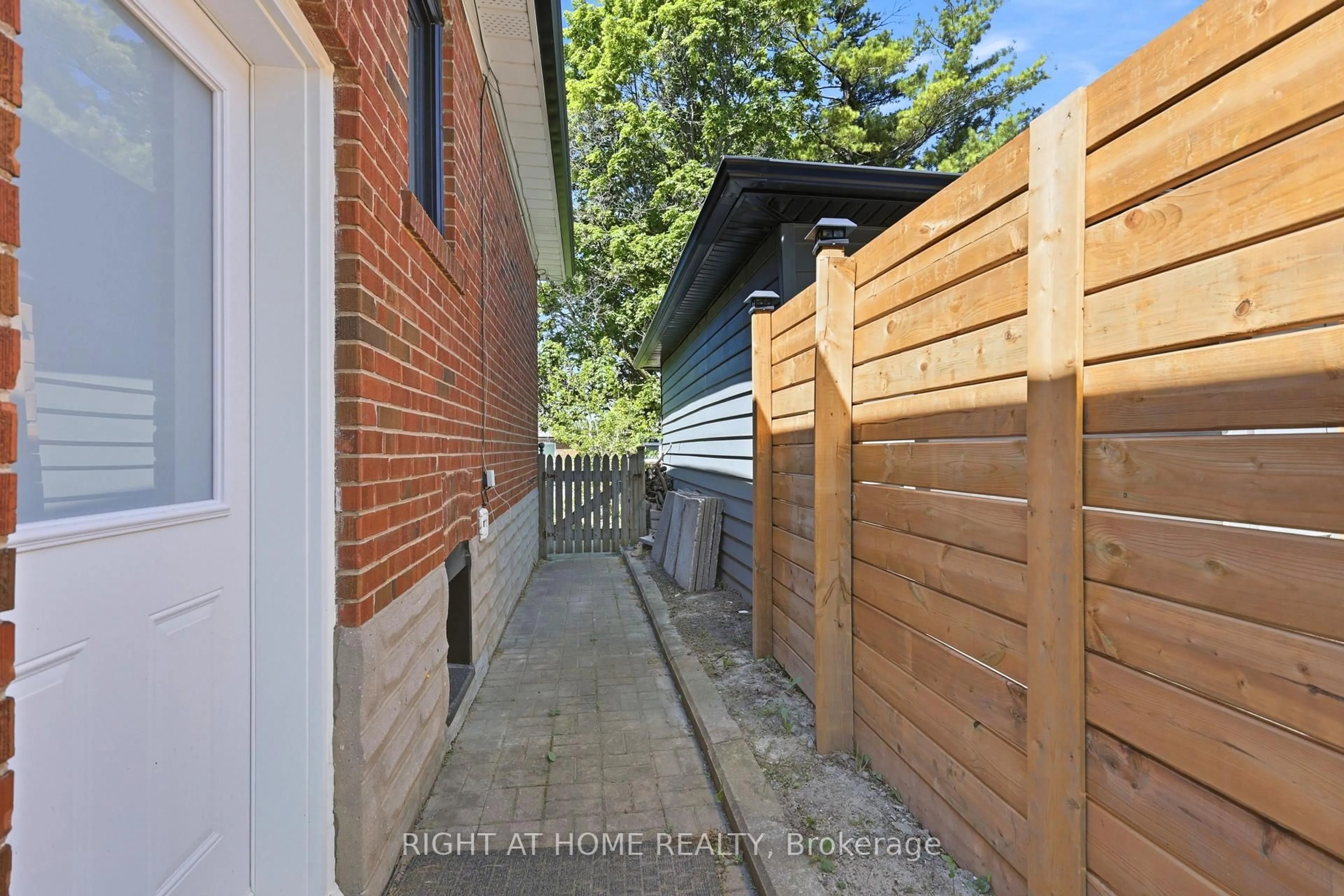 Patio, street for 36 Vauxhall Dr, Toronto Ontario M1P 1P7