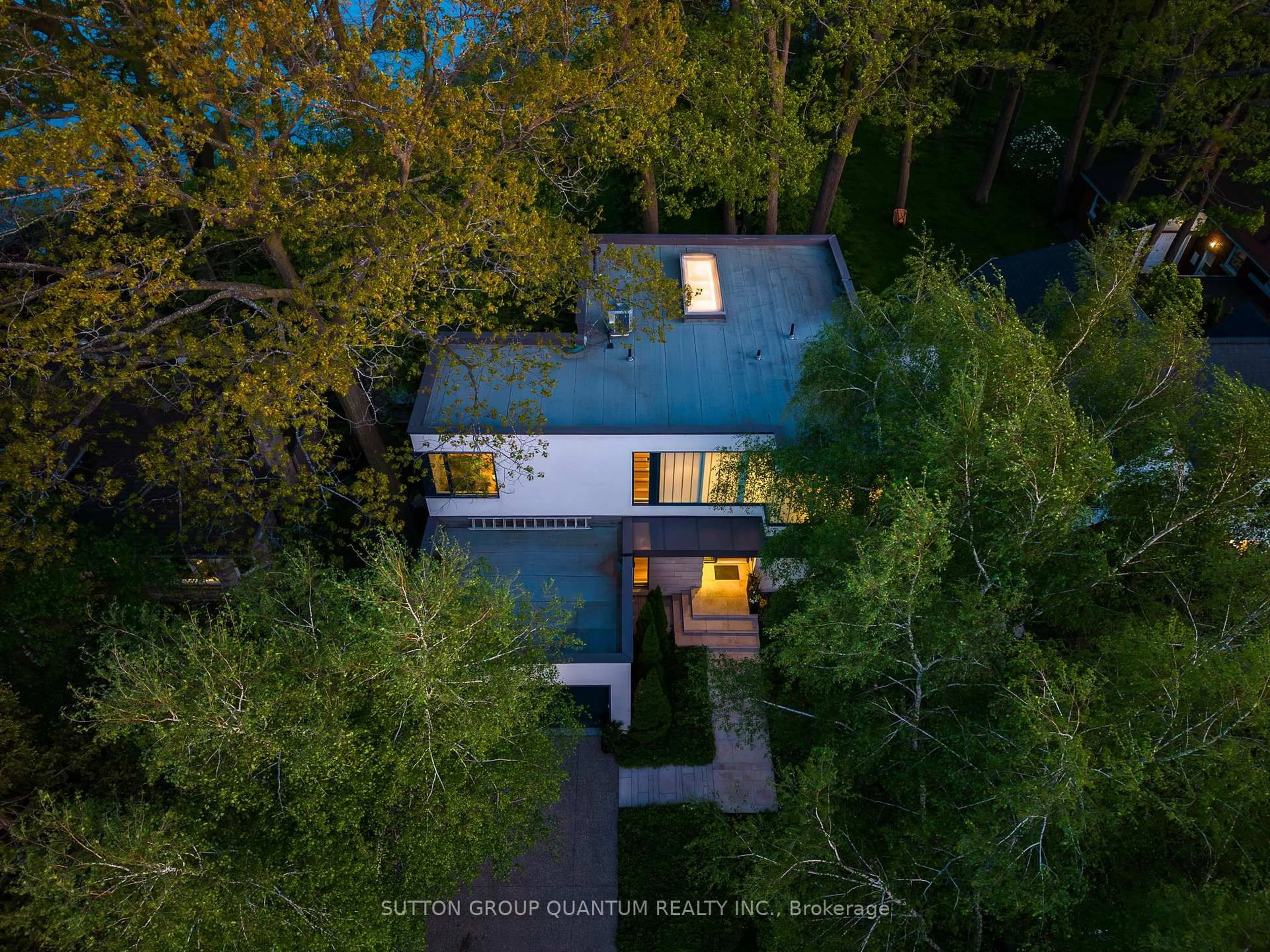 A pic from outside/outdoor area/front of a property/back of a property/a pic from drone, forest/trees view for 23 Crescentwood Rd, Toronto Ontario M1N 1C9