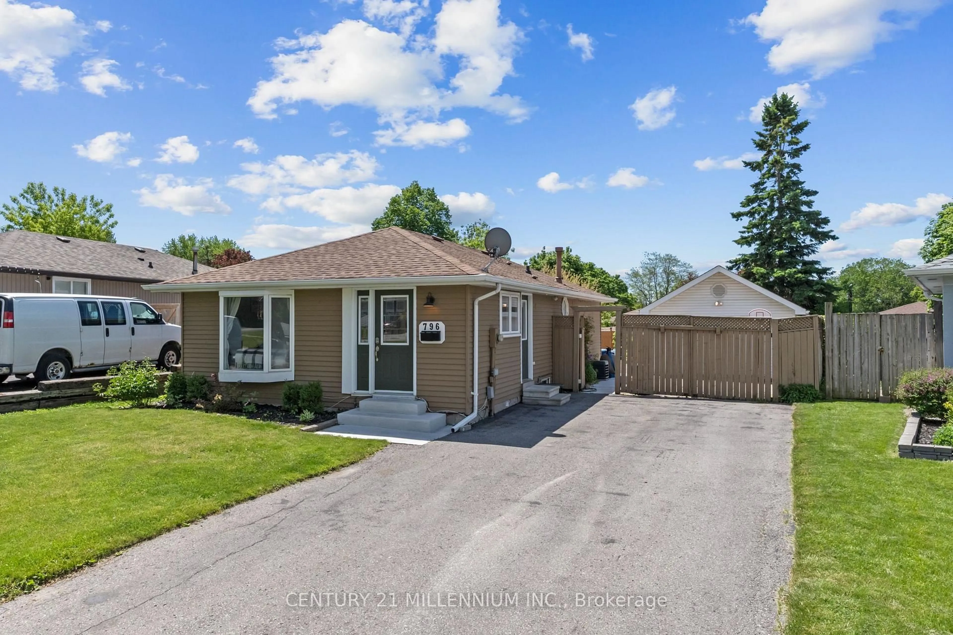 A pic from outside/outdoor area/front of a property/back of a property/a pic from drone, street for 796 Grandview Dr, Oshawa Ontario L1H 7W7