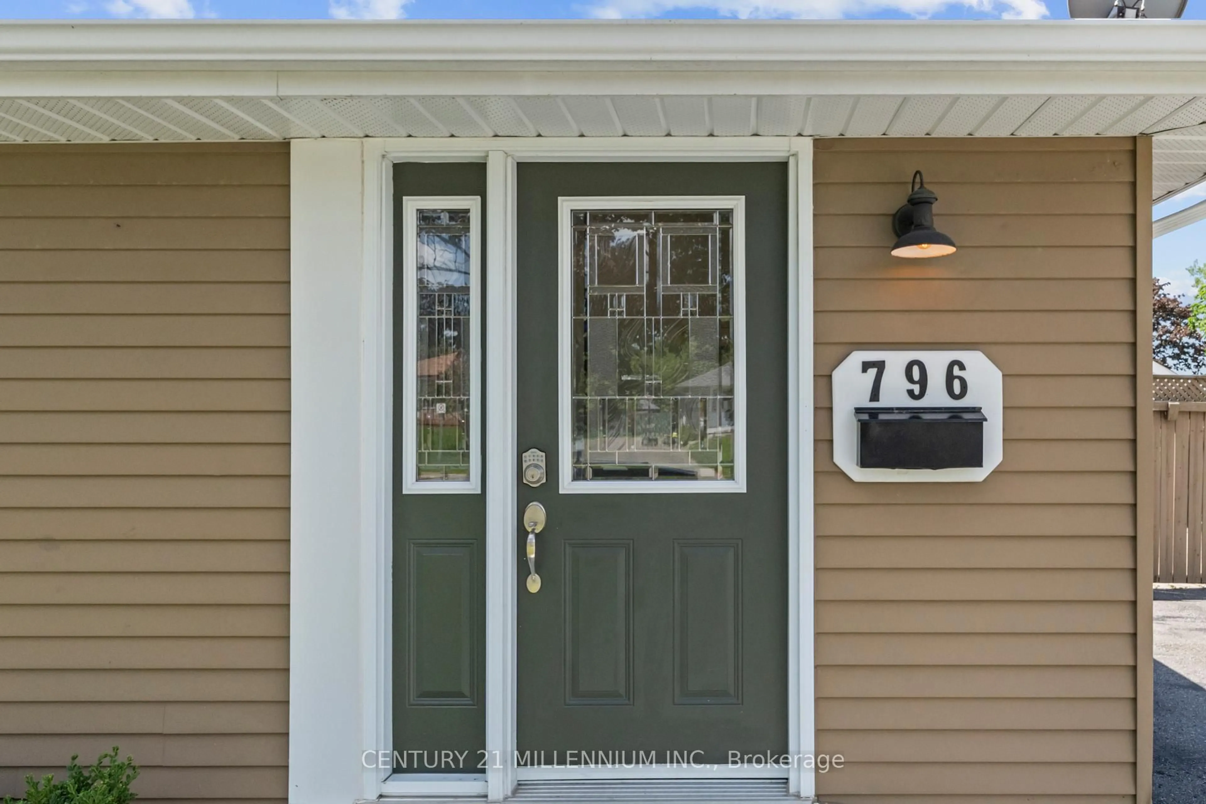 Home with vinyl exterior material, street for 796 Grandview Dr, Oshawa Ontario L1H 7W7