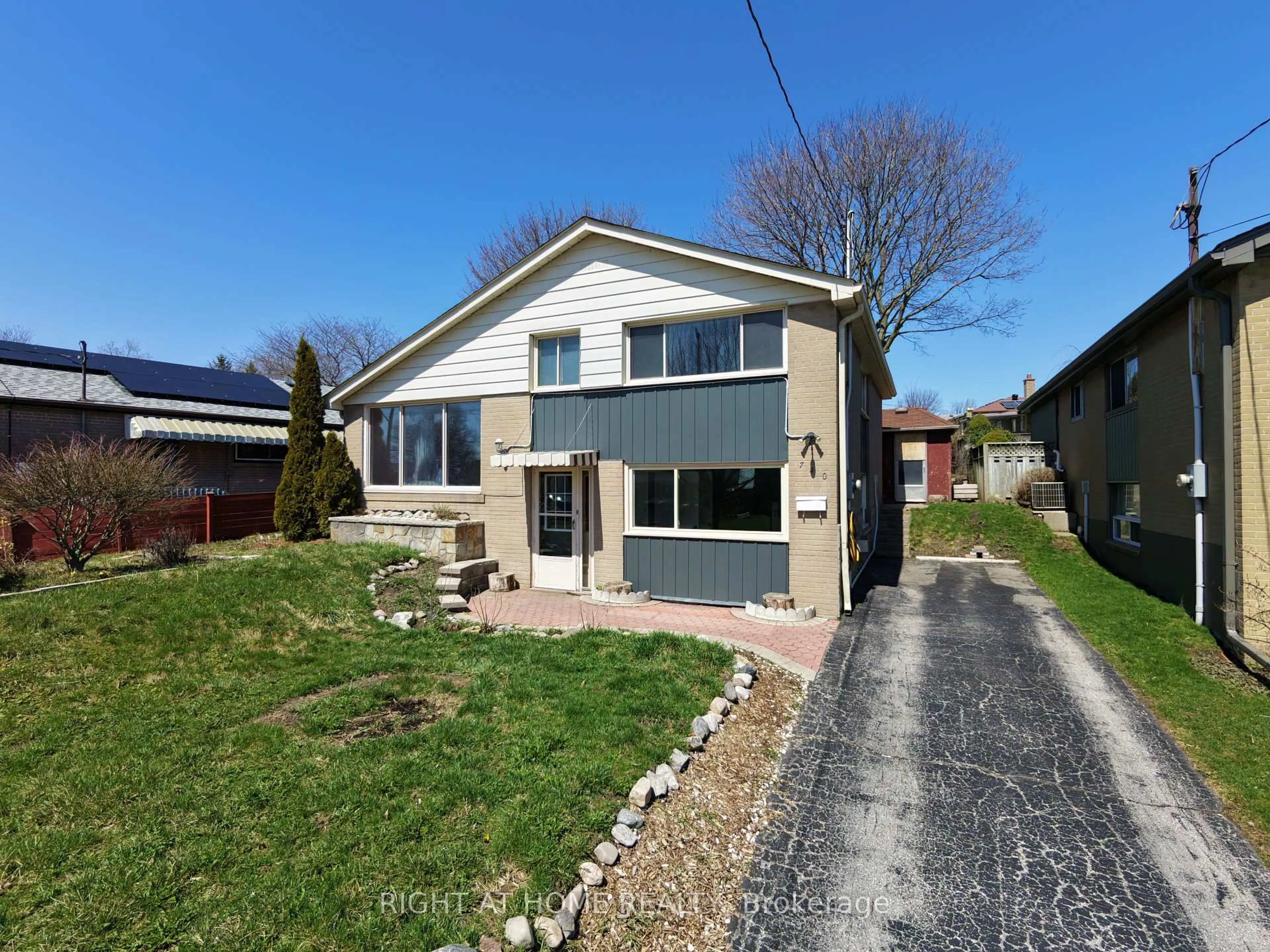 Unknown for 740 Stone St, Oshawa Ontario L1J 1A6