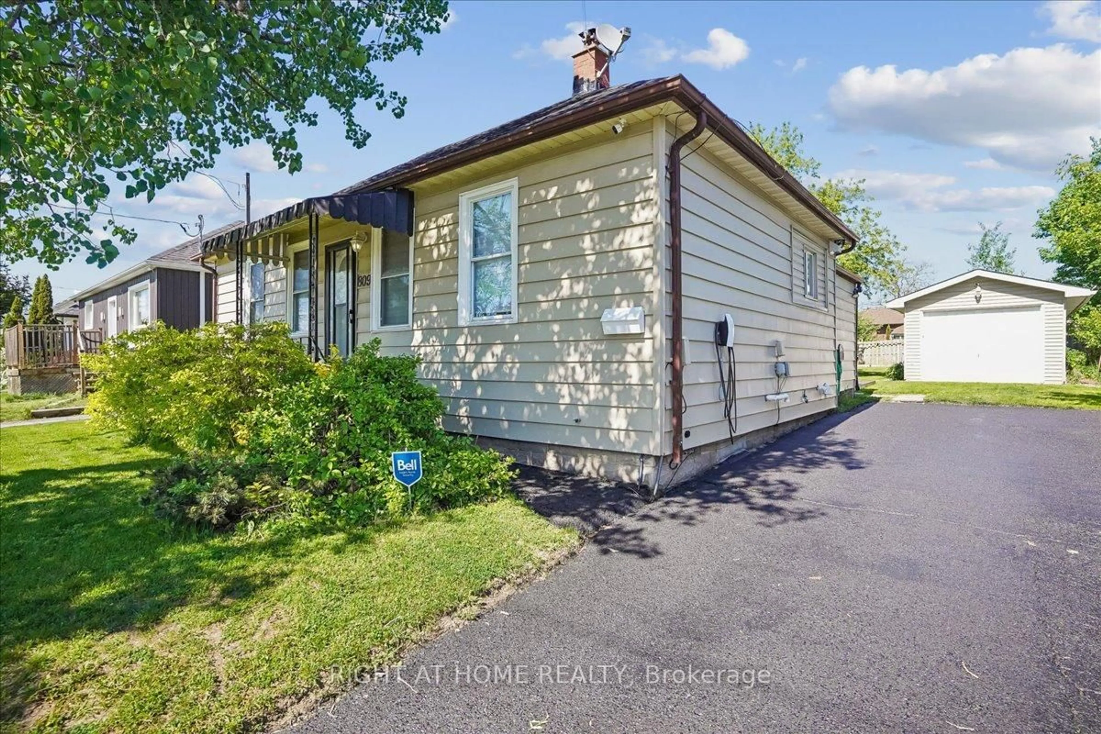 Unknown for 809 Rowena St, Oshawa Ontario L1H 4Z6
