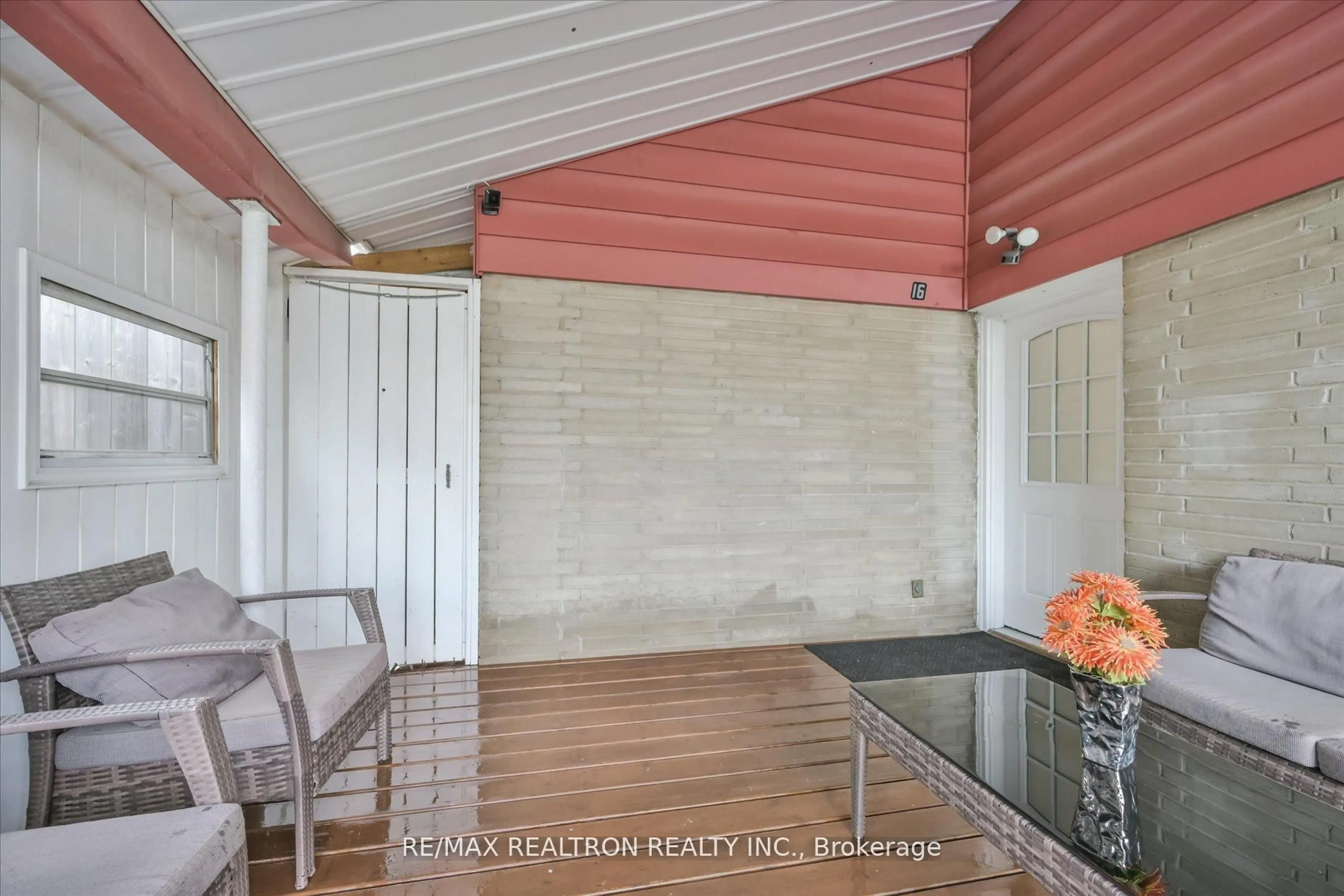 Indoor entryway for 16 Arnprior Rd, Toronto Ontario M1K 5A6