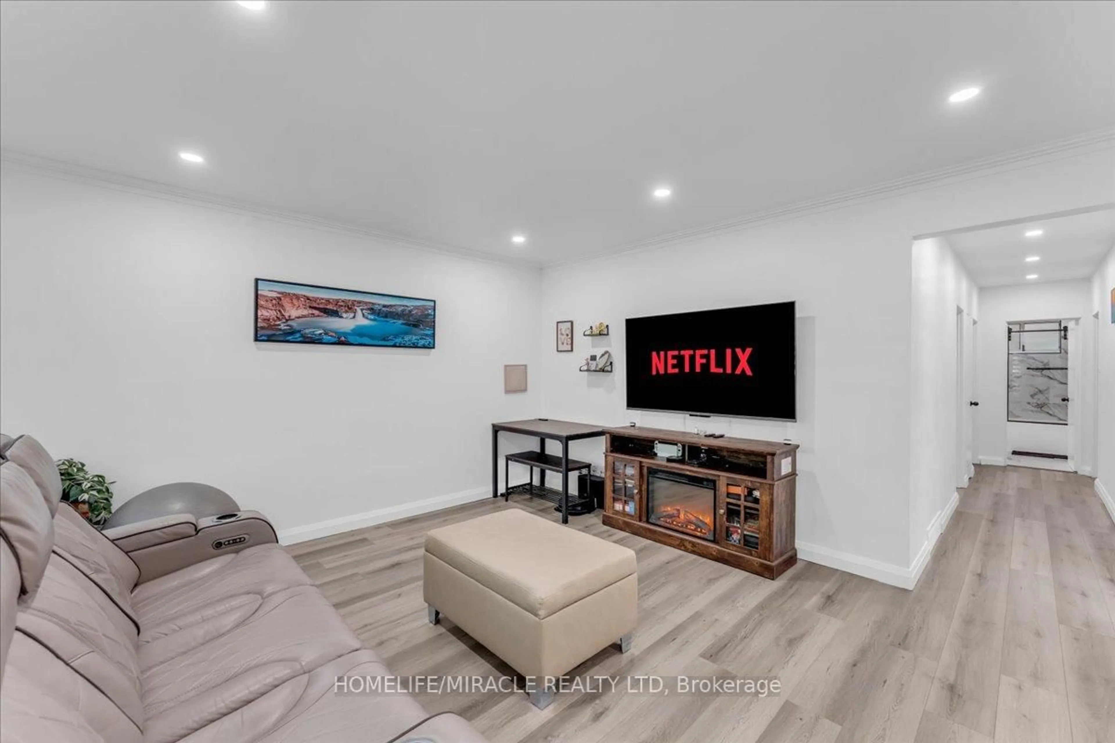 Home theater for 1238 Pharmacy Ave, Toronto Ontario M1R 2H9