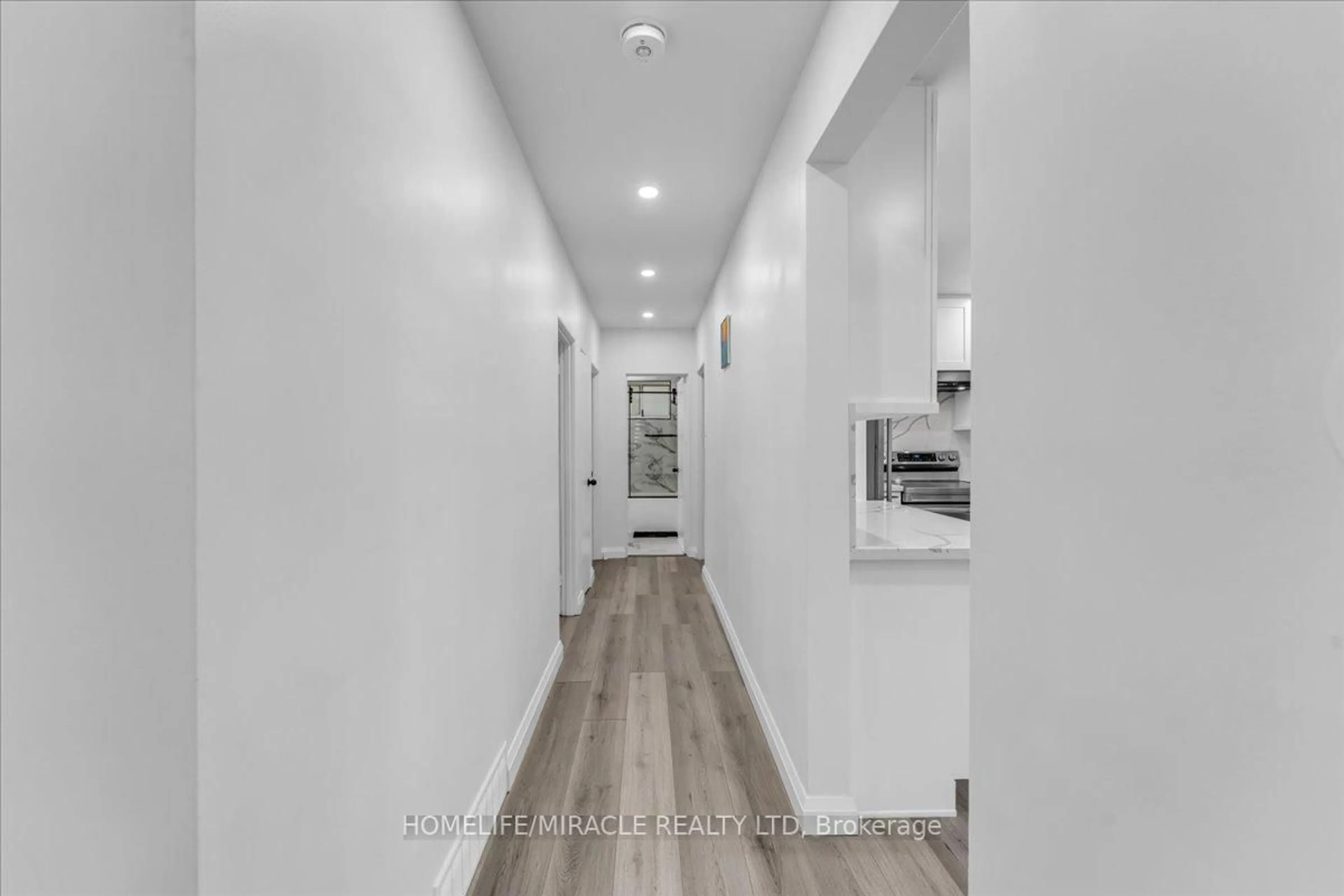 Indoor entryway for 1238 Pharmacy Ave, Toronto Ontario M1R 2H9