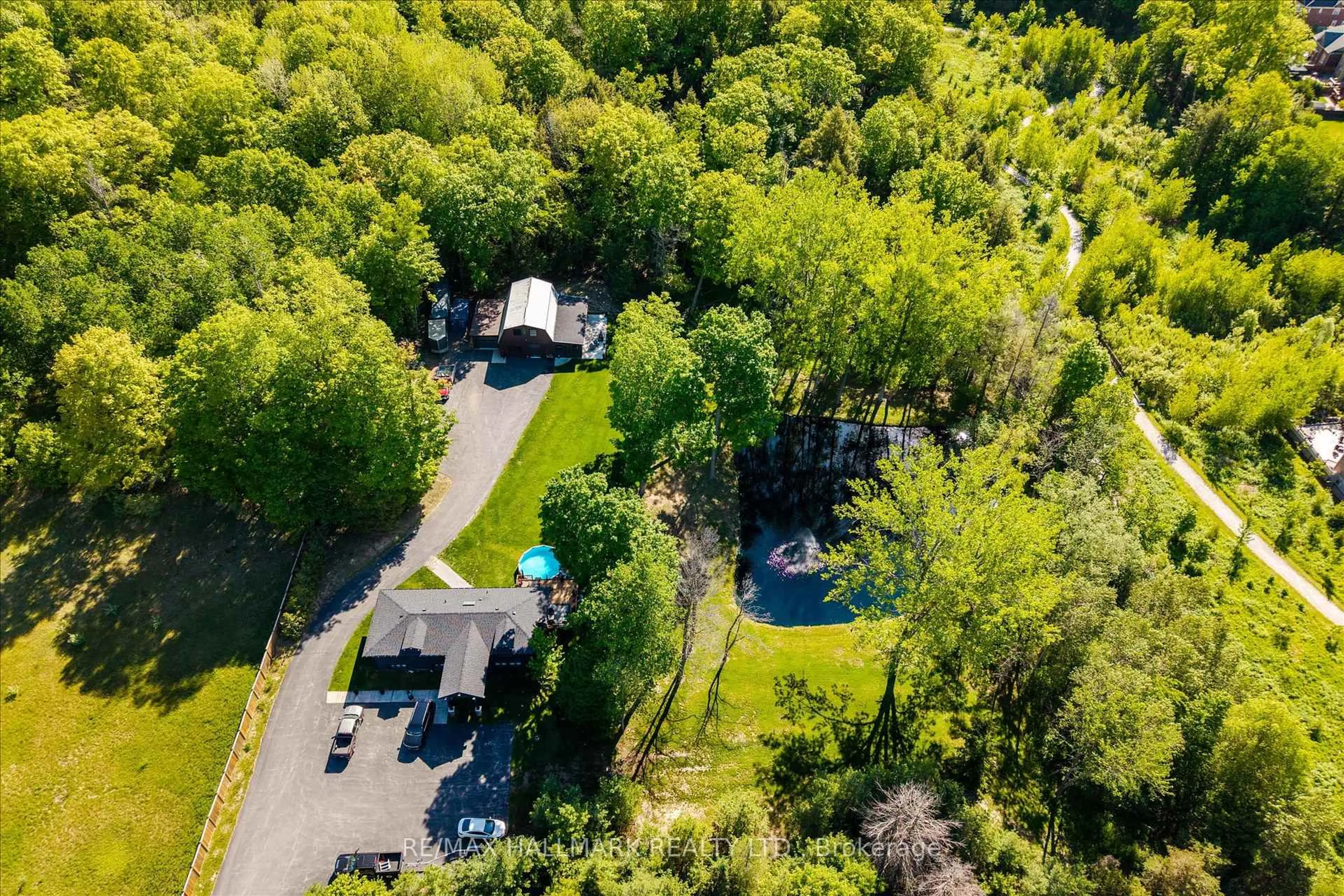 A pic from outside/outdoor area/front of a property/back of a property/a pic from drone, forest/trees view for 4375 Country Lane Rd, Whitby Ontario L1P 1Y6