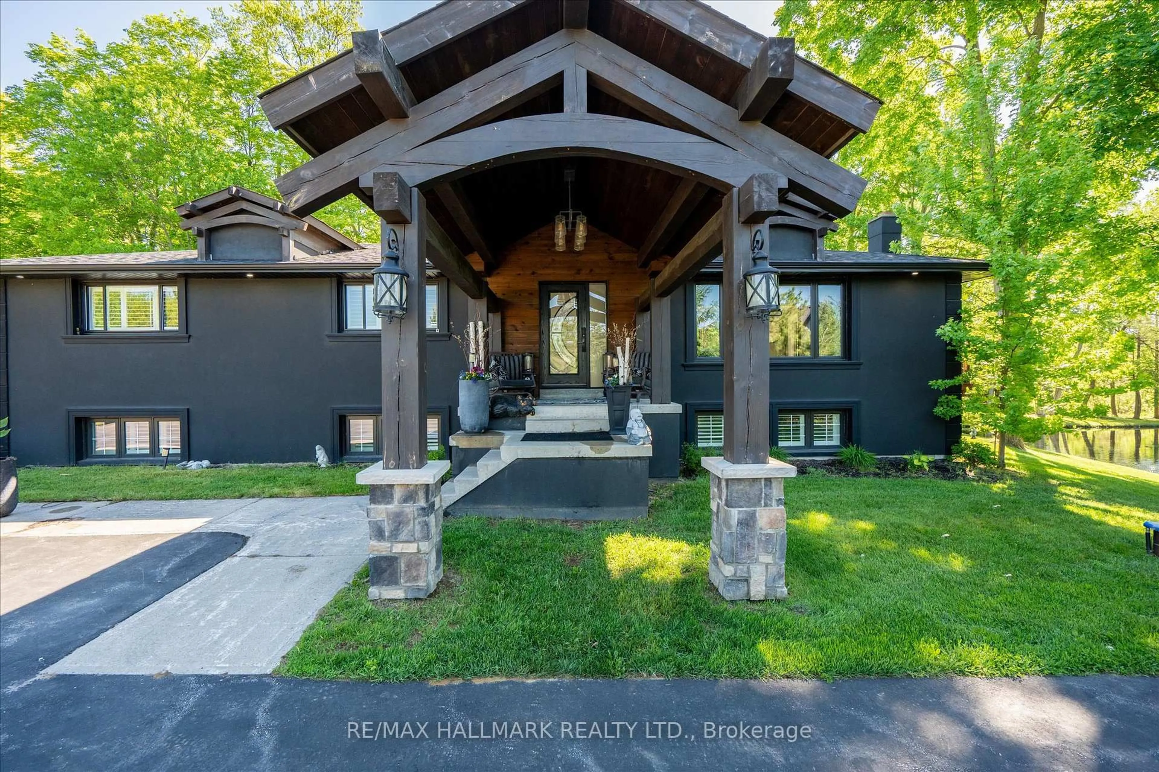 Indoor entryway for 4375 Country Lane Rd, Whitby Ontario L1P 1Y6