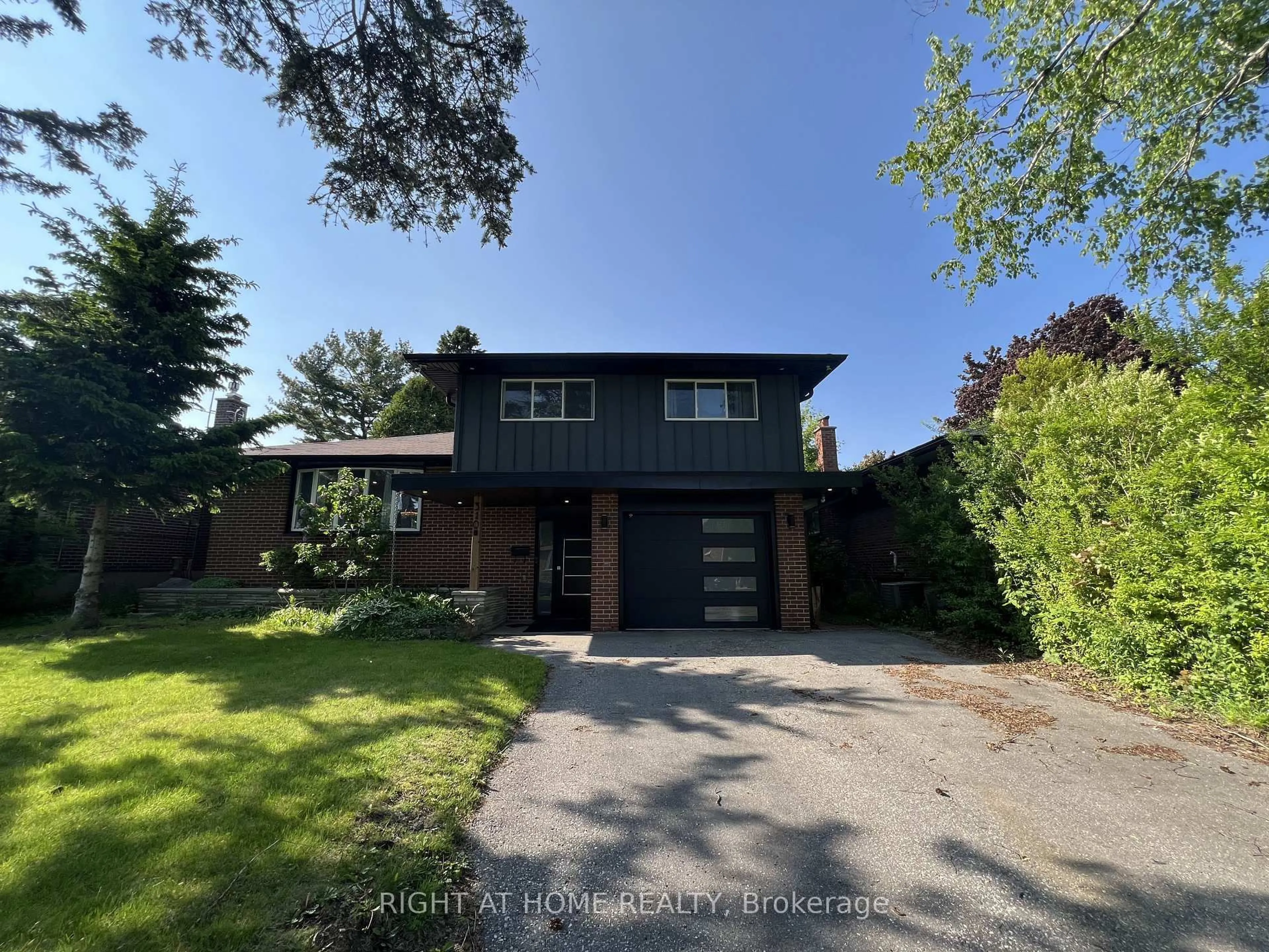 A pic from outside/outdoor area/front of a property/back of a property/a pic from drone, street for 310 Admiral Rd, Oshawa Ontario L1J 3A5