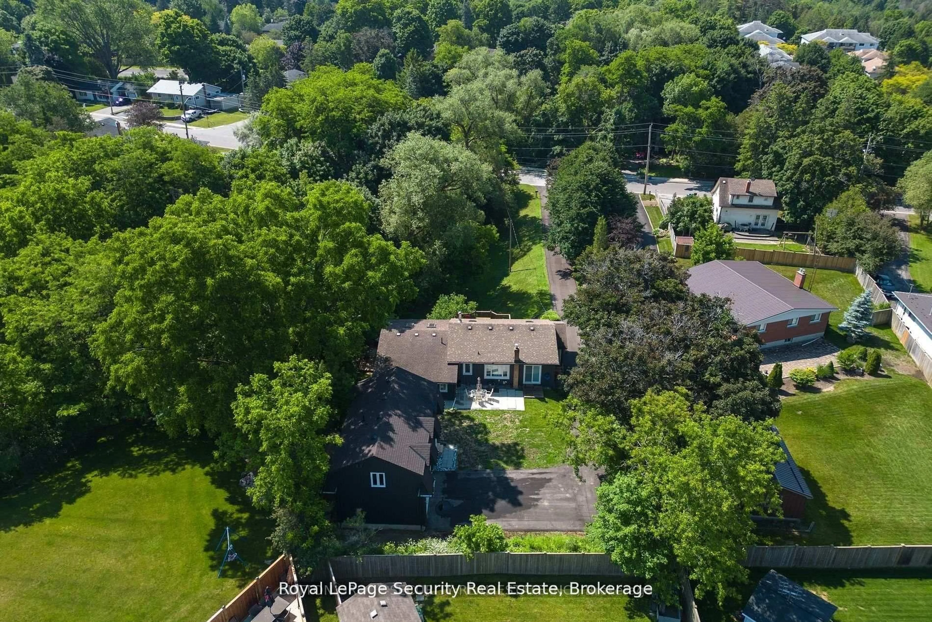 A pic from outside/outdoor area/front of a property/back of a property/a pic from drone, street for 48 Jackman Rd, Clarington Ontario L1C 2C9