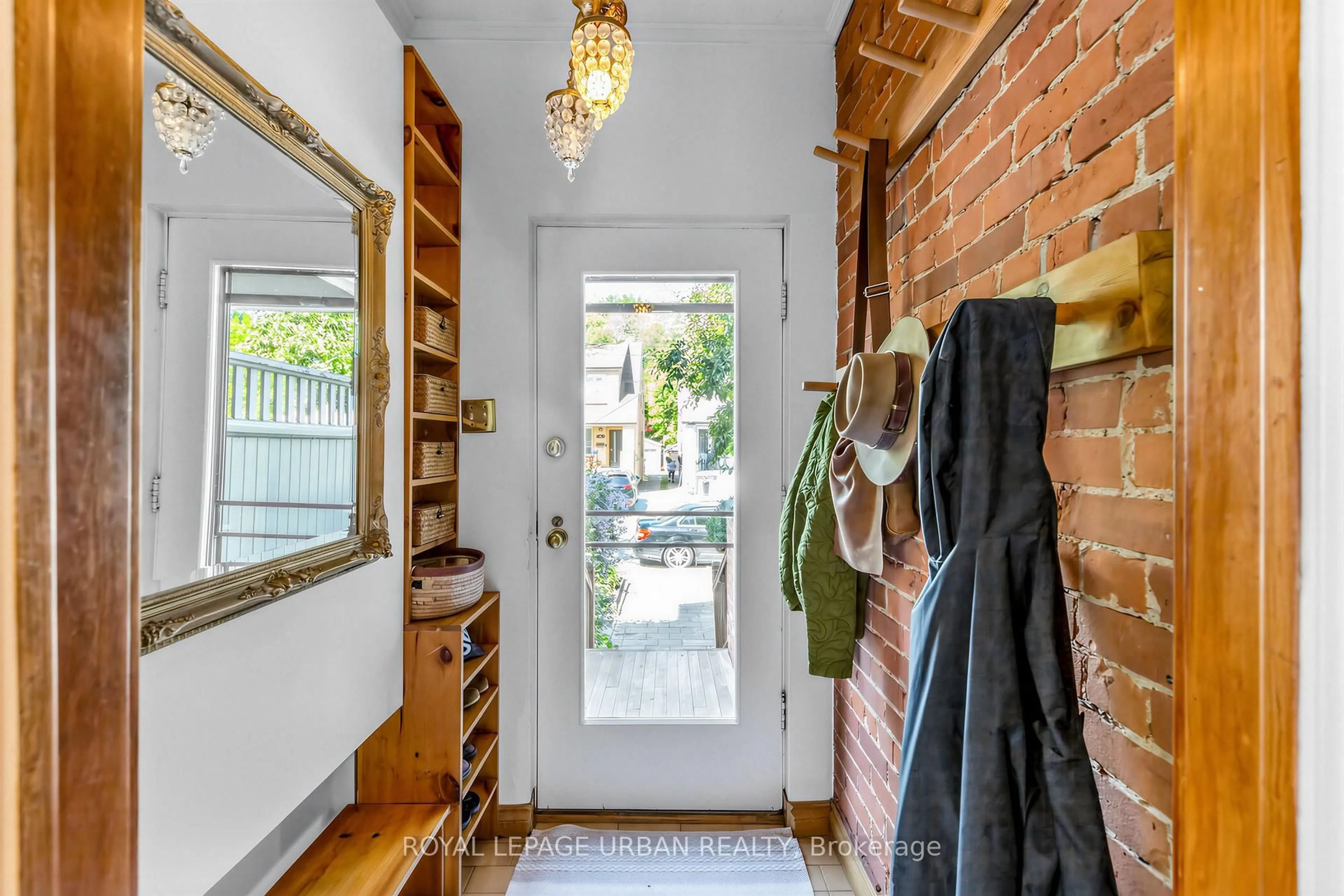 Indoor entryway for 115 Jackman Ave, Toronto Ontario M4K 2Y1