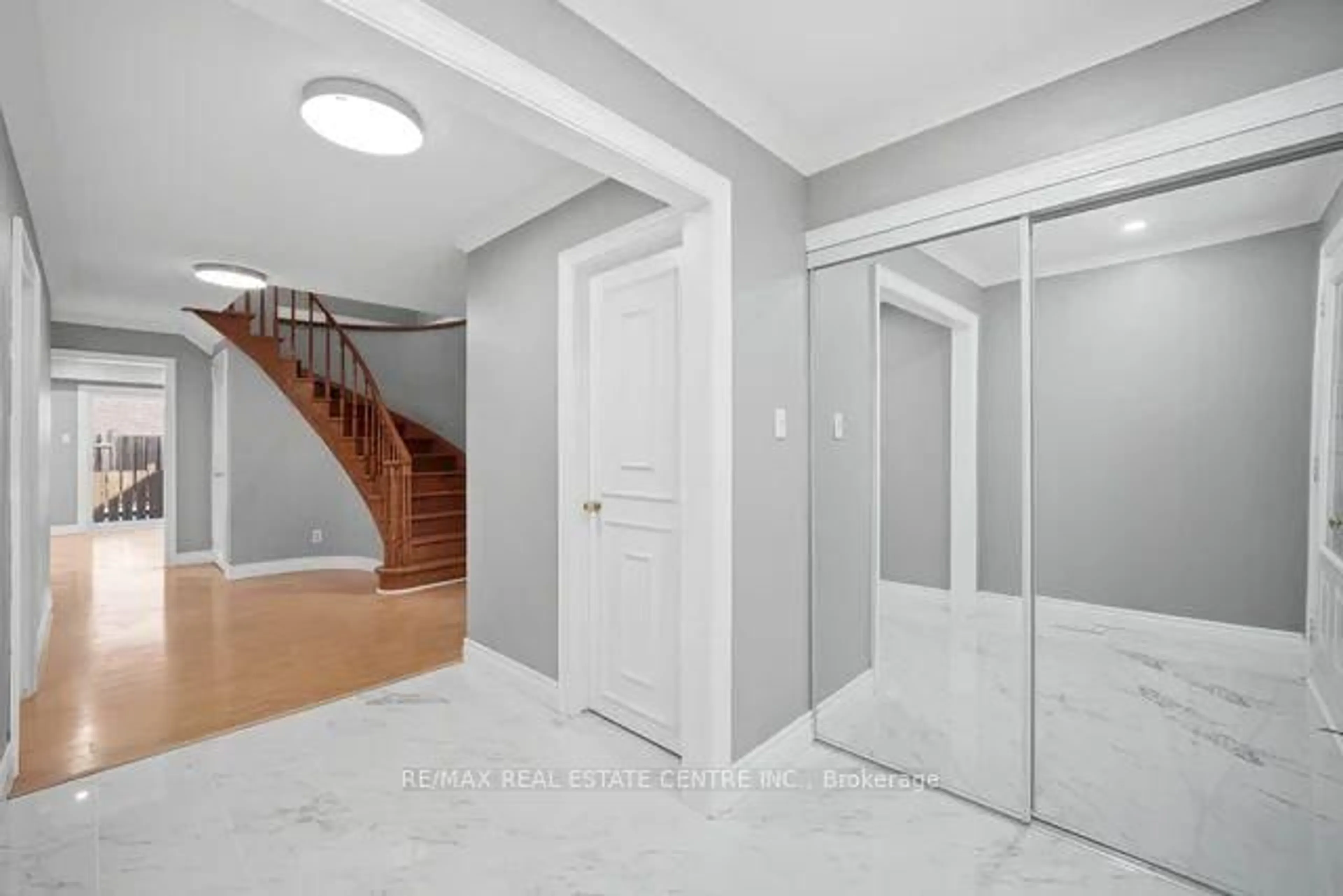 Indoor entryway for 53 Farmhill Crt, Toronto Ontario M1B 2M1