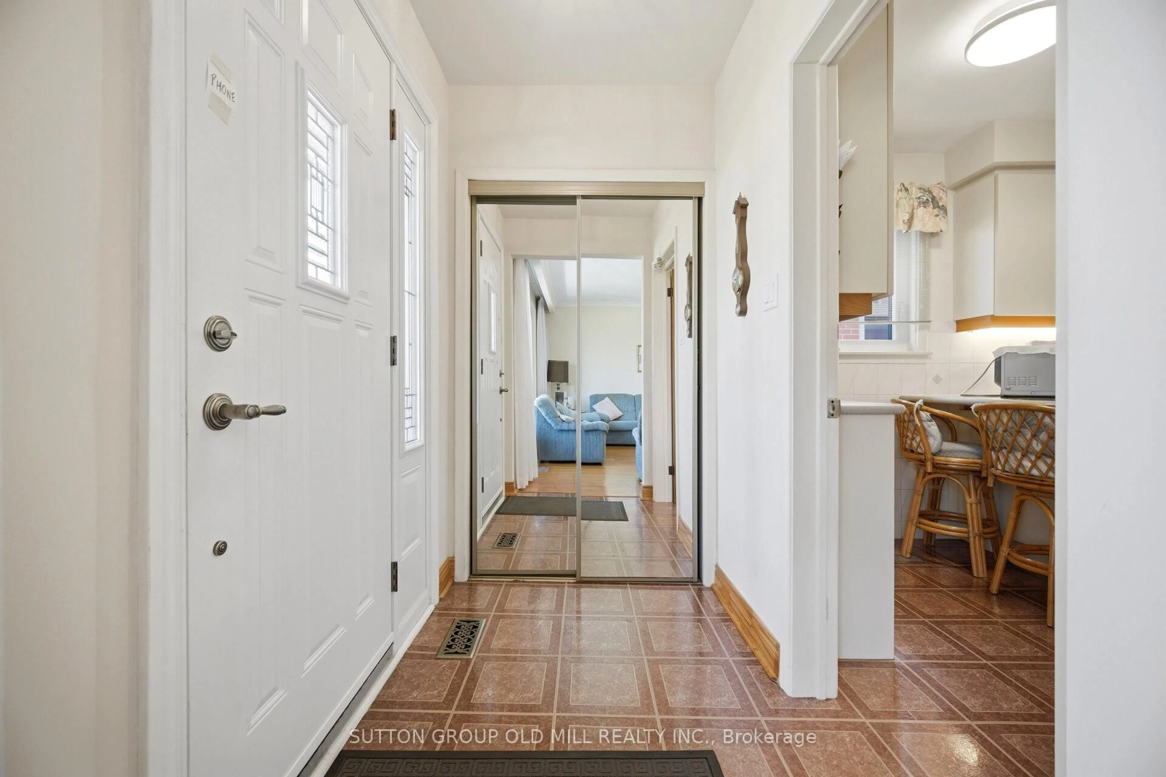 Indoor entryway for 99 Scarden Ave, Toronto Ontario M1T 1W4