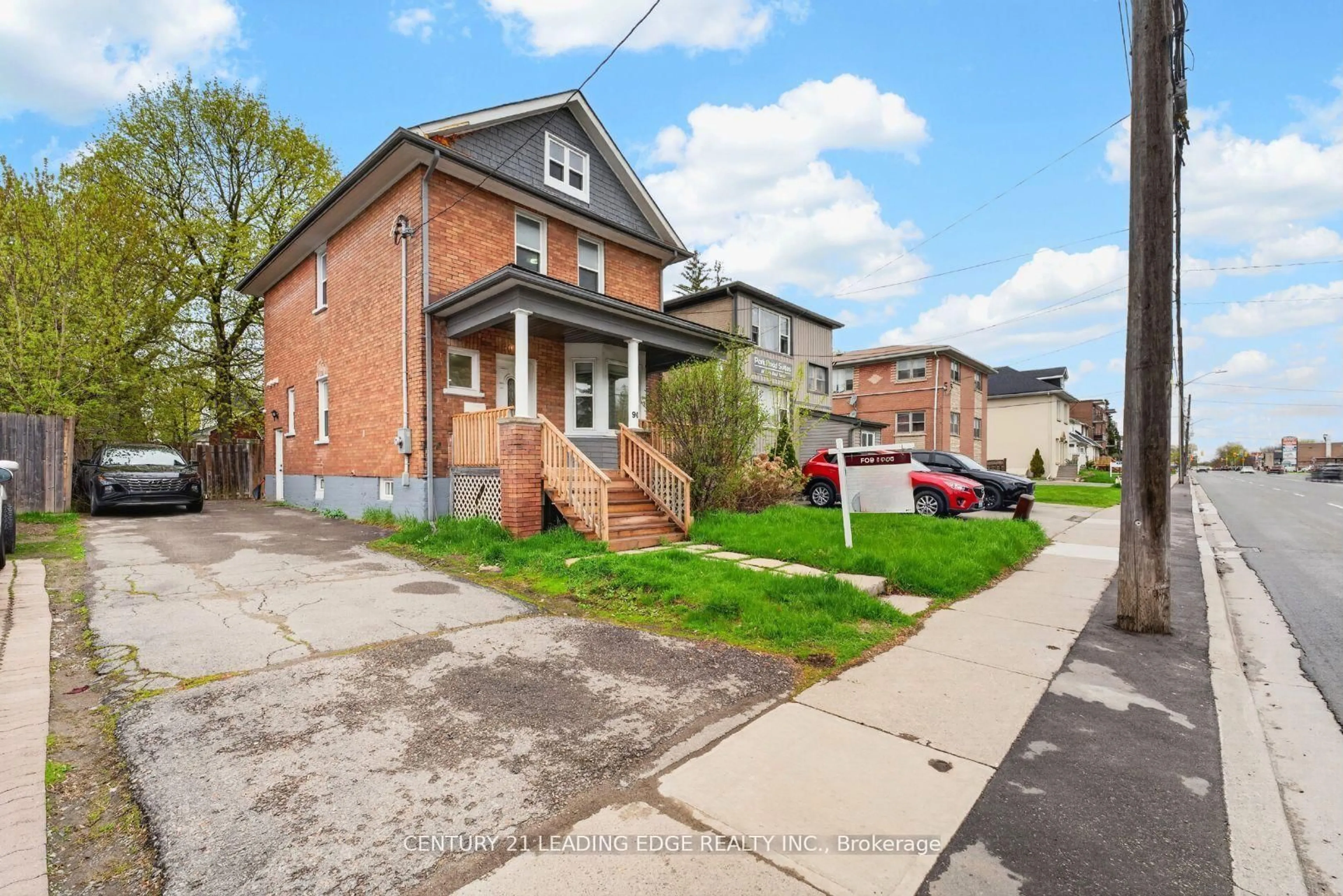 Home with brick exterior material, street for 90 Park Rd, Oshawa Ontario L1J 4G9