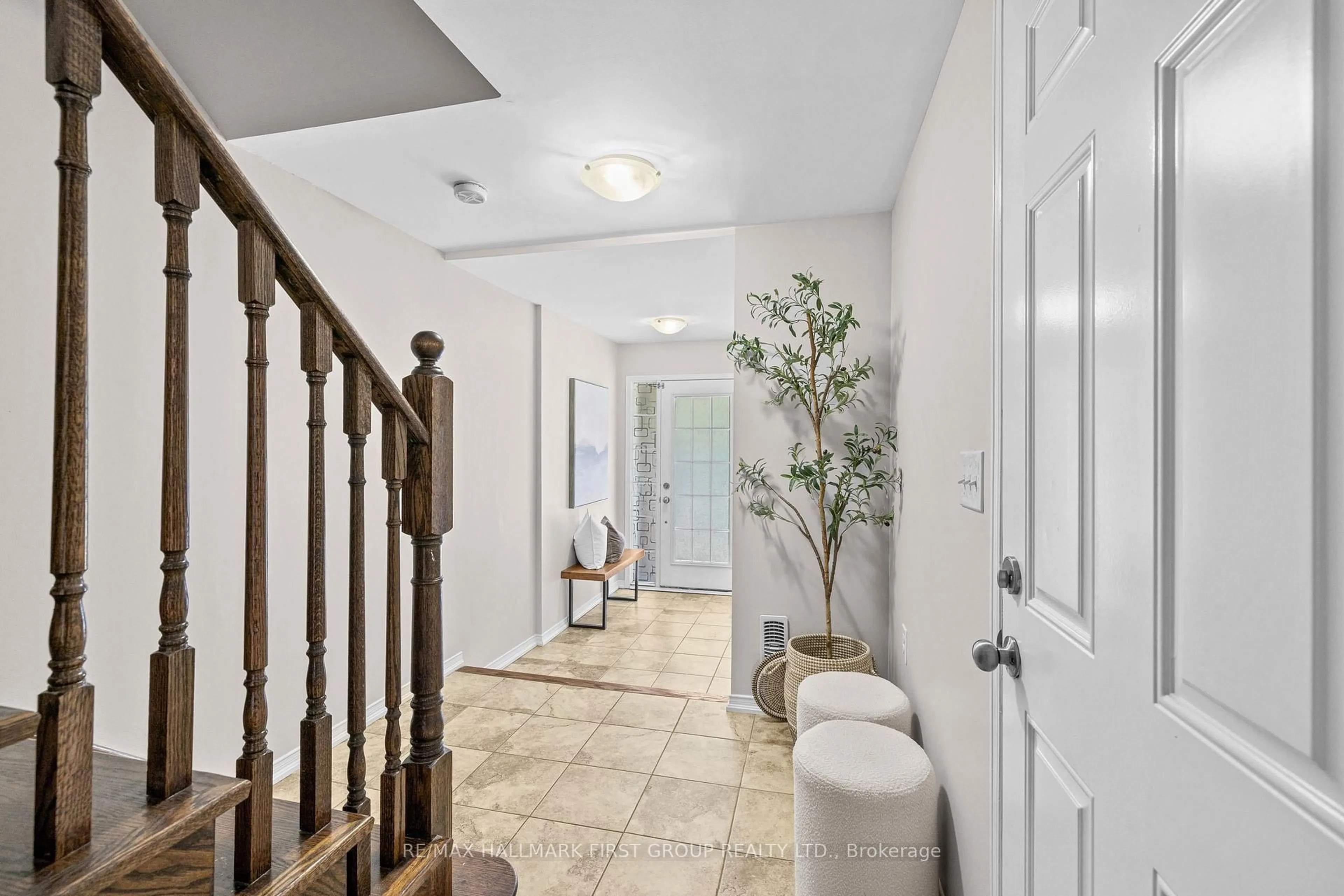 Indoor entryway for 17 Edison Way, Whitby Ontario L1R 0J9