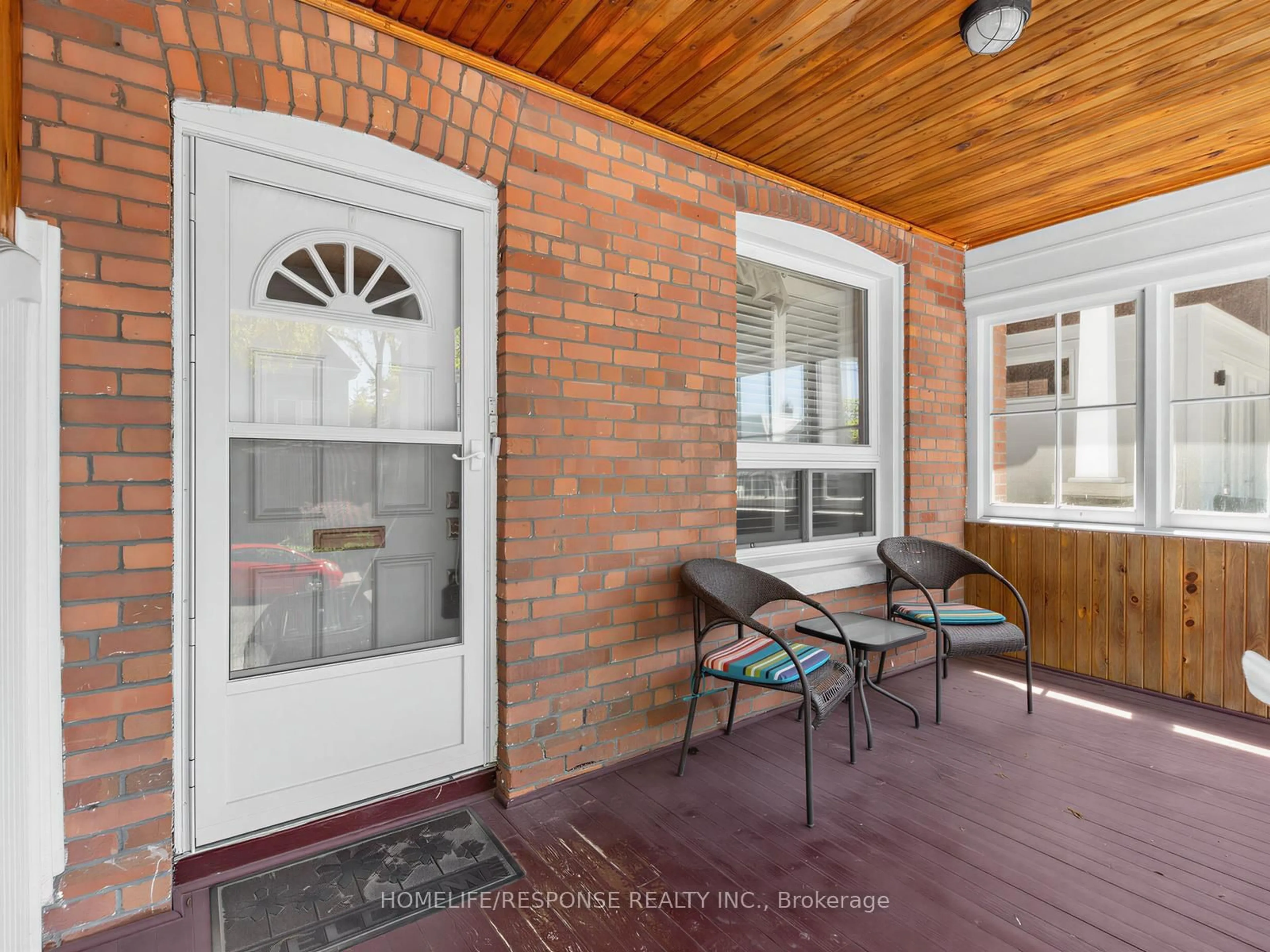 Indoor entryway for 127 Lee Ave, Toronto Ontario M4E 2P2