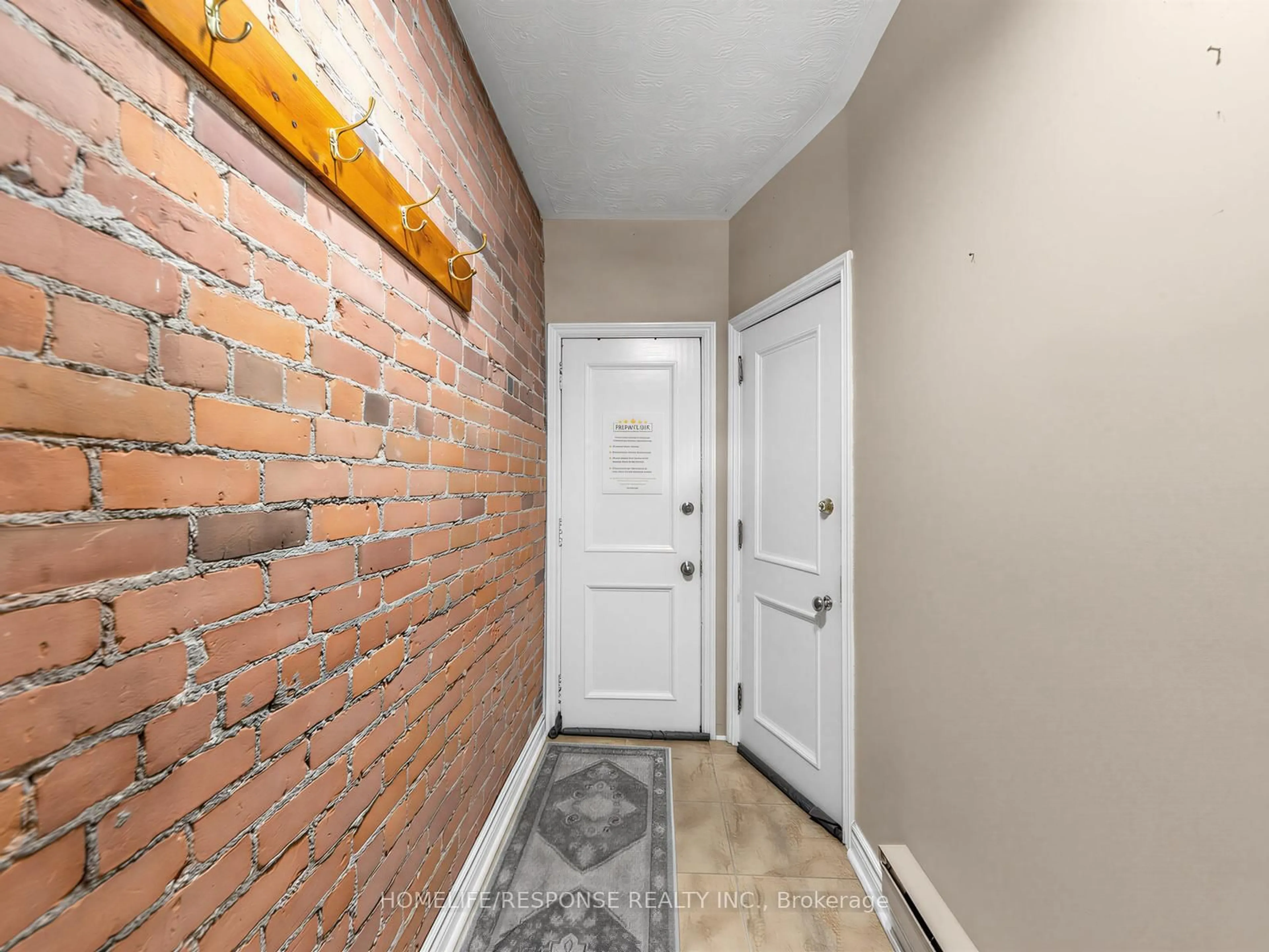 Indoor entryway for 127 Lee Ave, Toronto Ontario M4E 2P2