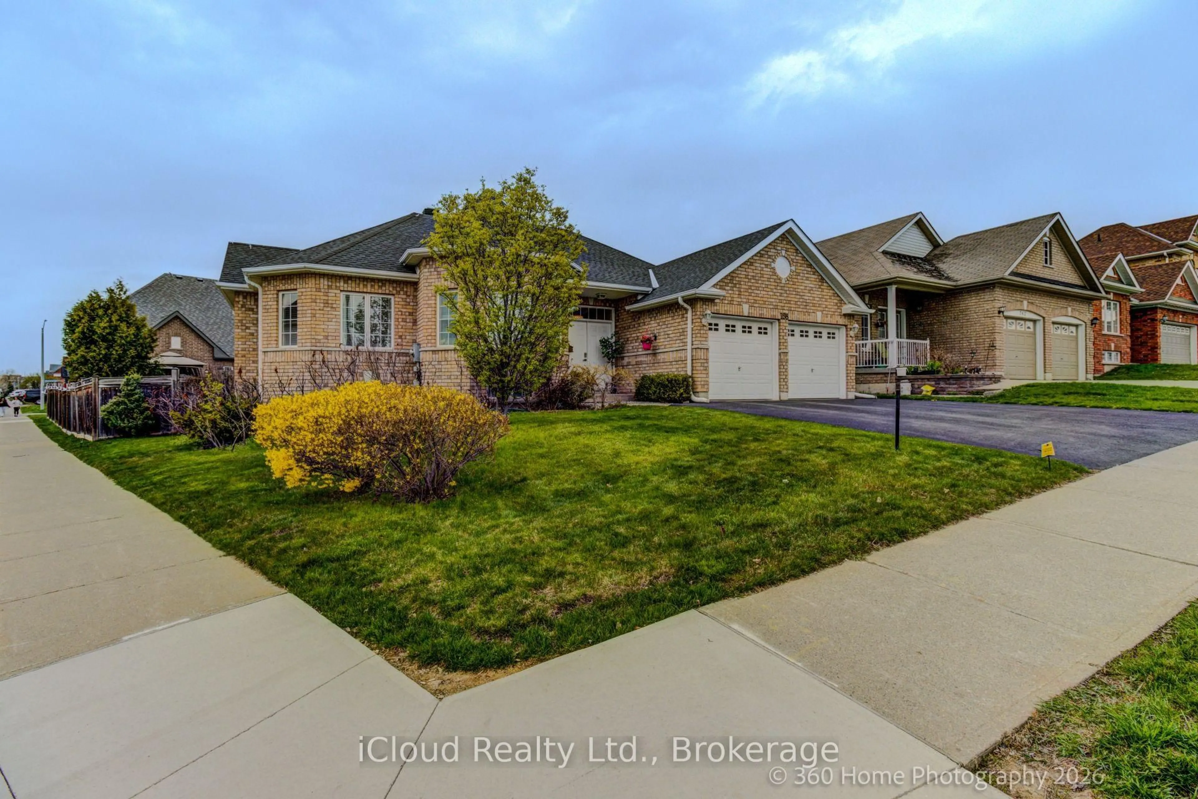A pic from outside/outdoor area/front of a property/back of a property/a pic from drone, street for 758 Coldstream Dr, Oshawa Ontario L1K 2Z3