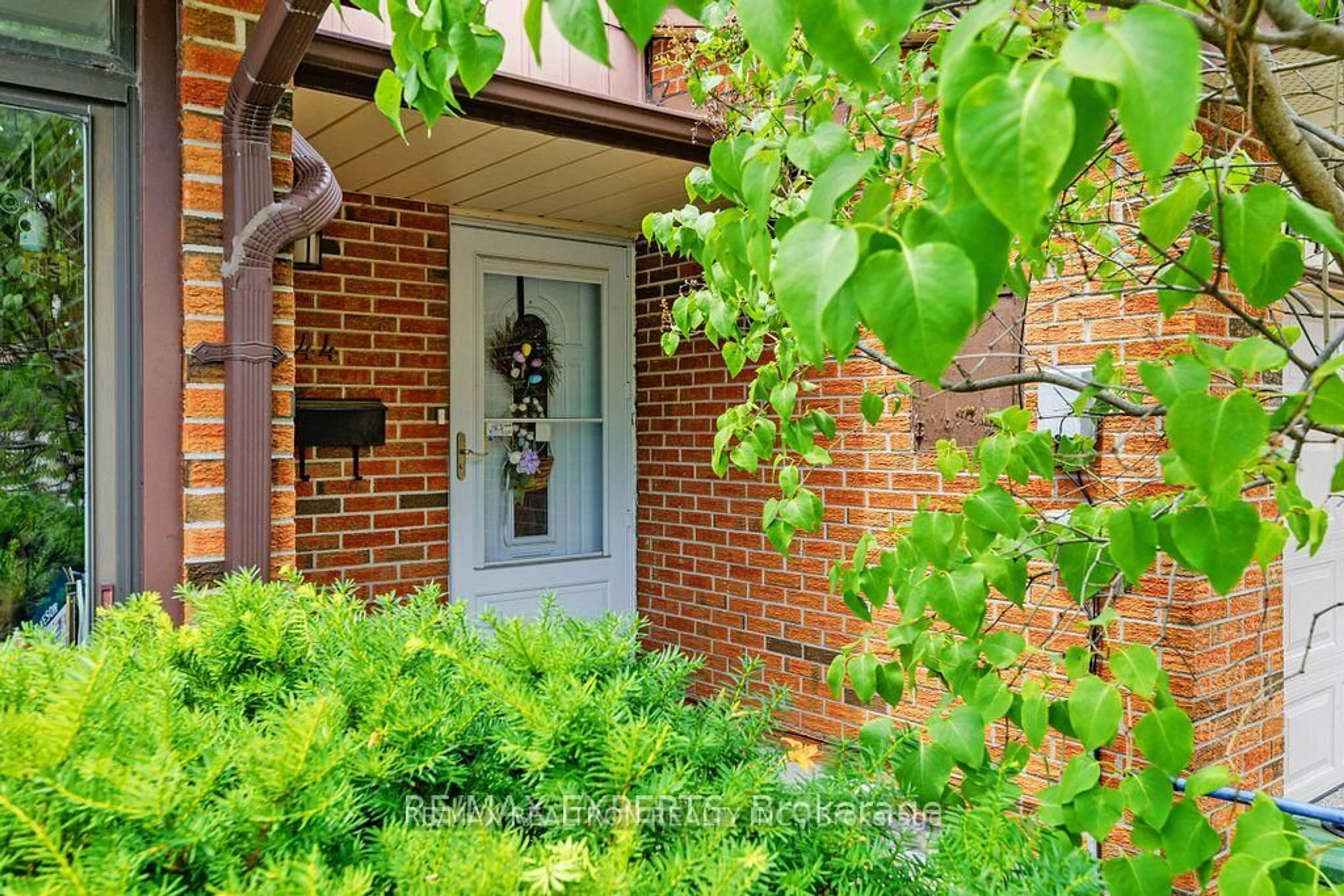 Indoor entryway for 30 Dundalk Dr #44, Toronto Ontario M1P 2W5