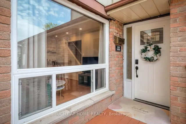 37 McKnight Dr, Toronto 4