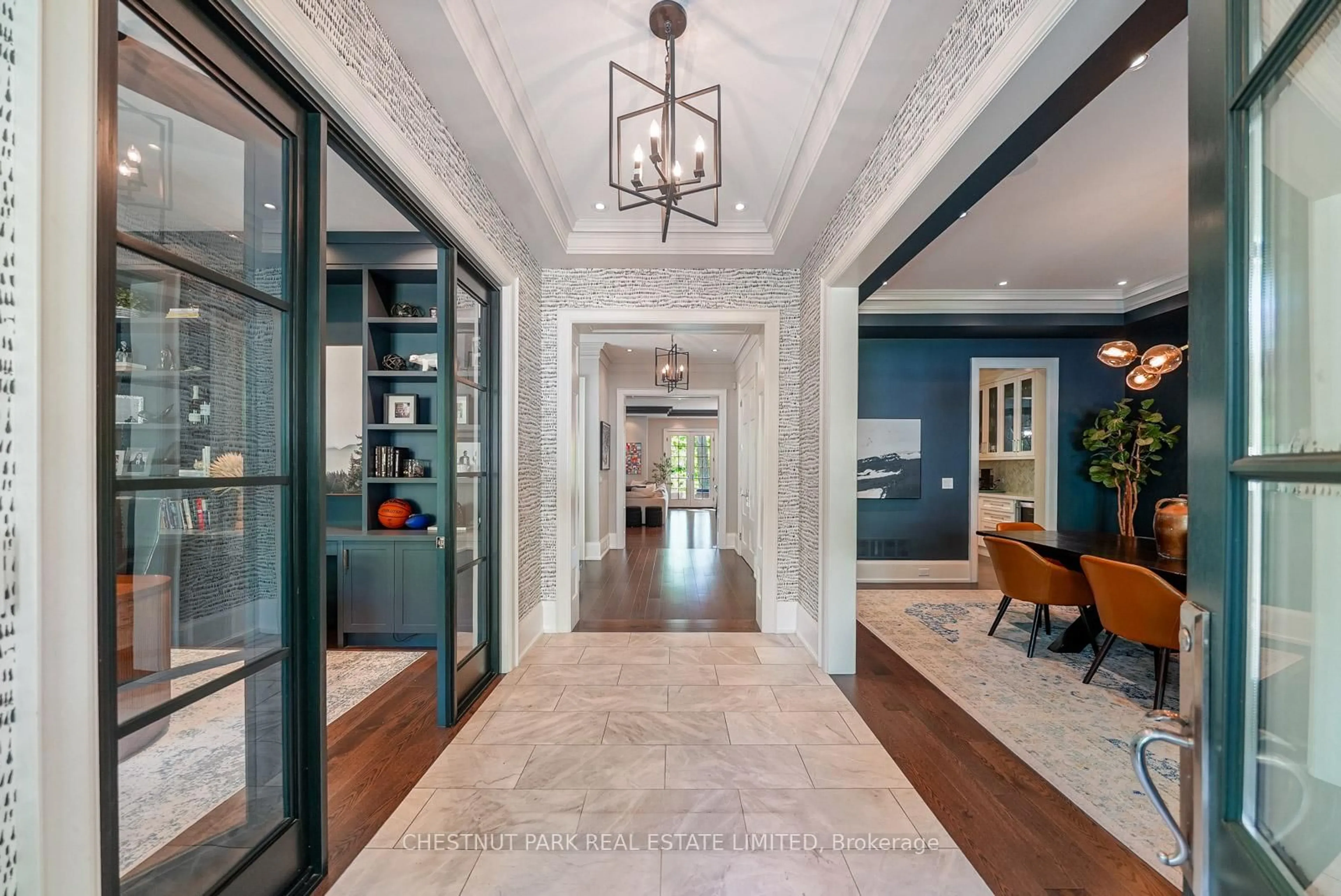 Indoor foyer for 56 Pine Cres, Toronto Ontario M2E 1L4