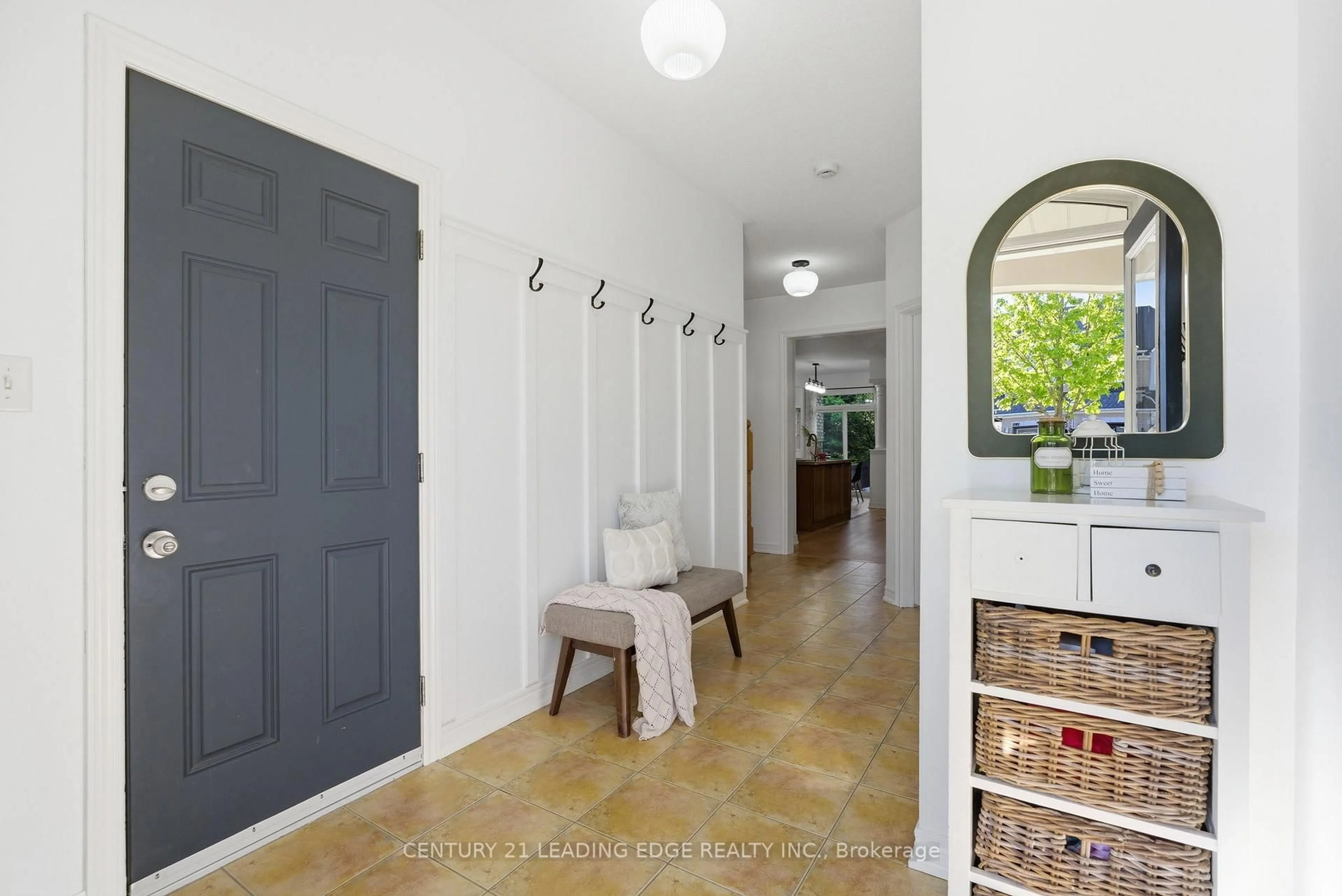 Indoor entryway for 1910 Calvington Dr, Pickering Ontario L1V 0B3