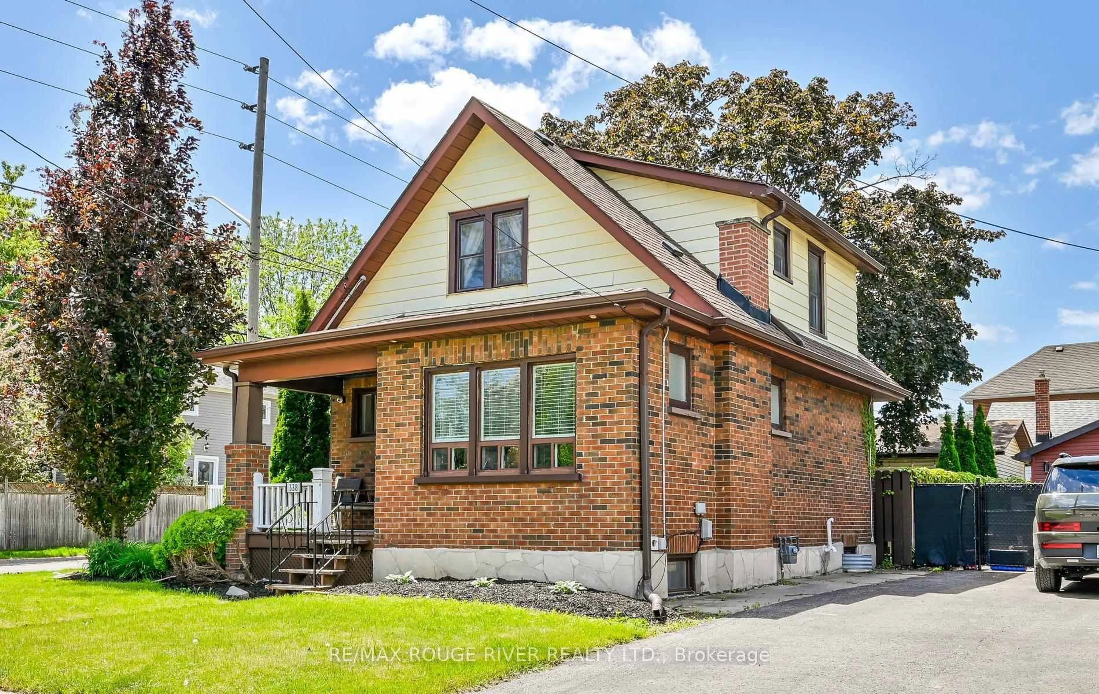 Home with brick exterior material, street for 338 Jarvis St, Oshawa Ontario L1G 5L2