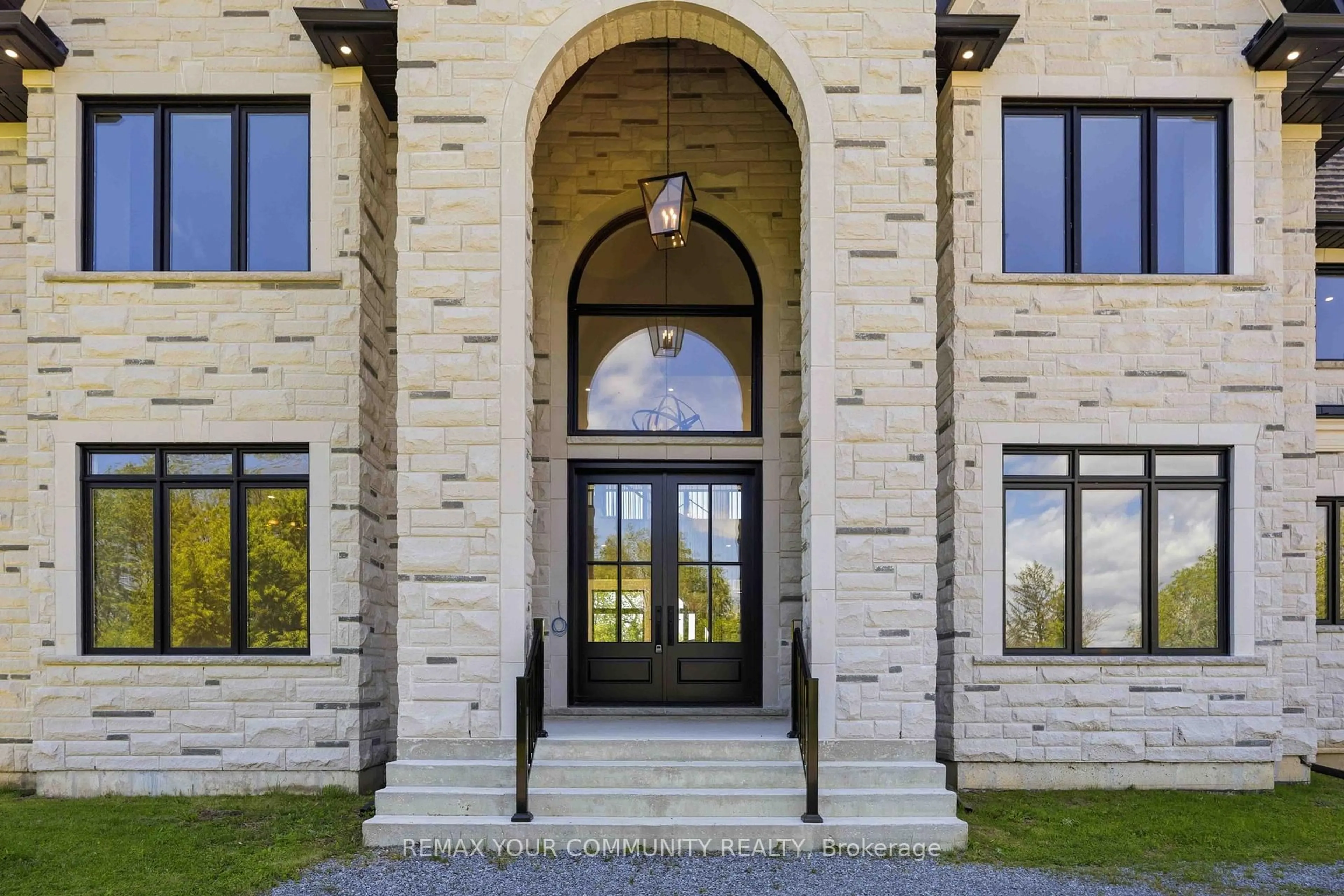 Indoor entryway for 6680 Coronation Rd, Whitby Ontario L1M 1R6