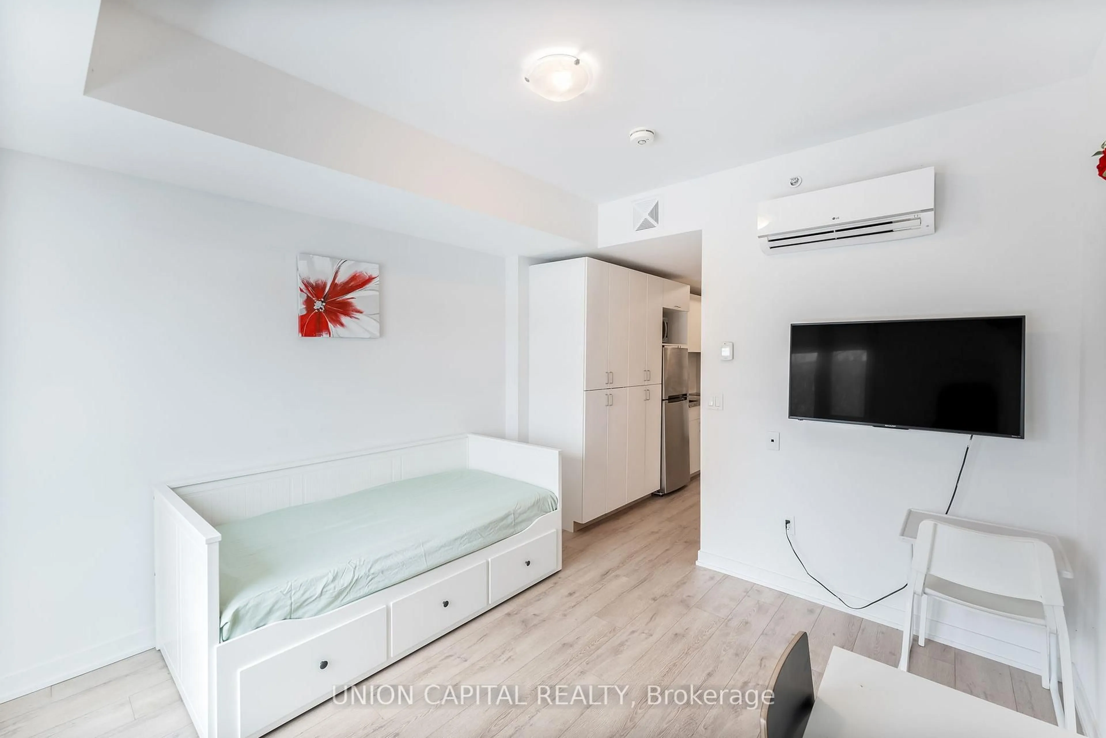 Bedroom with bed, unknown for 1800 Simcoe St #201, Oshawa Ontario L1G 0C2