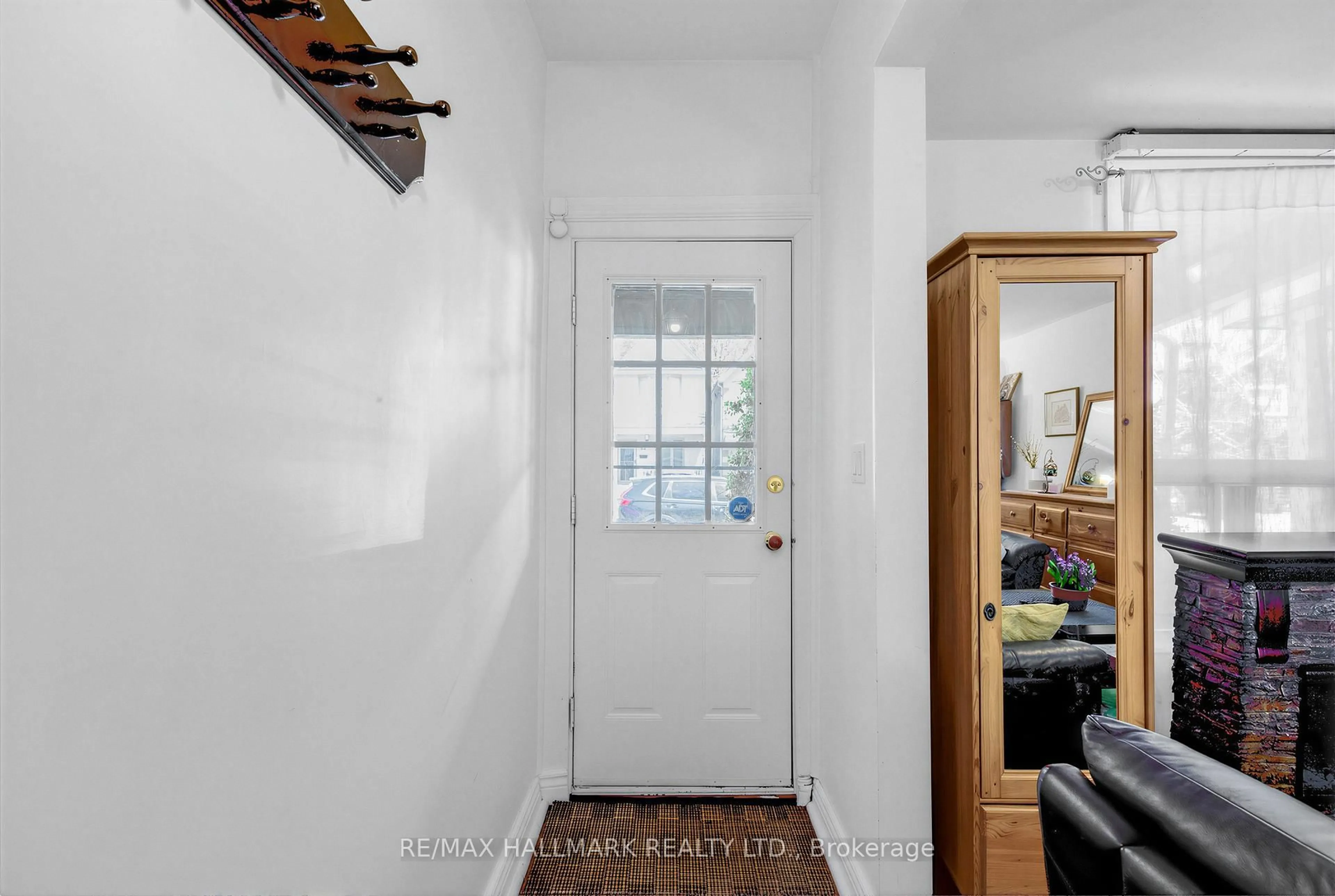 Indoor entryway for 82 Muriel Ave, Toronto Ontario M4J 2Y4