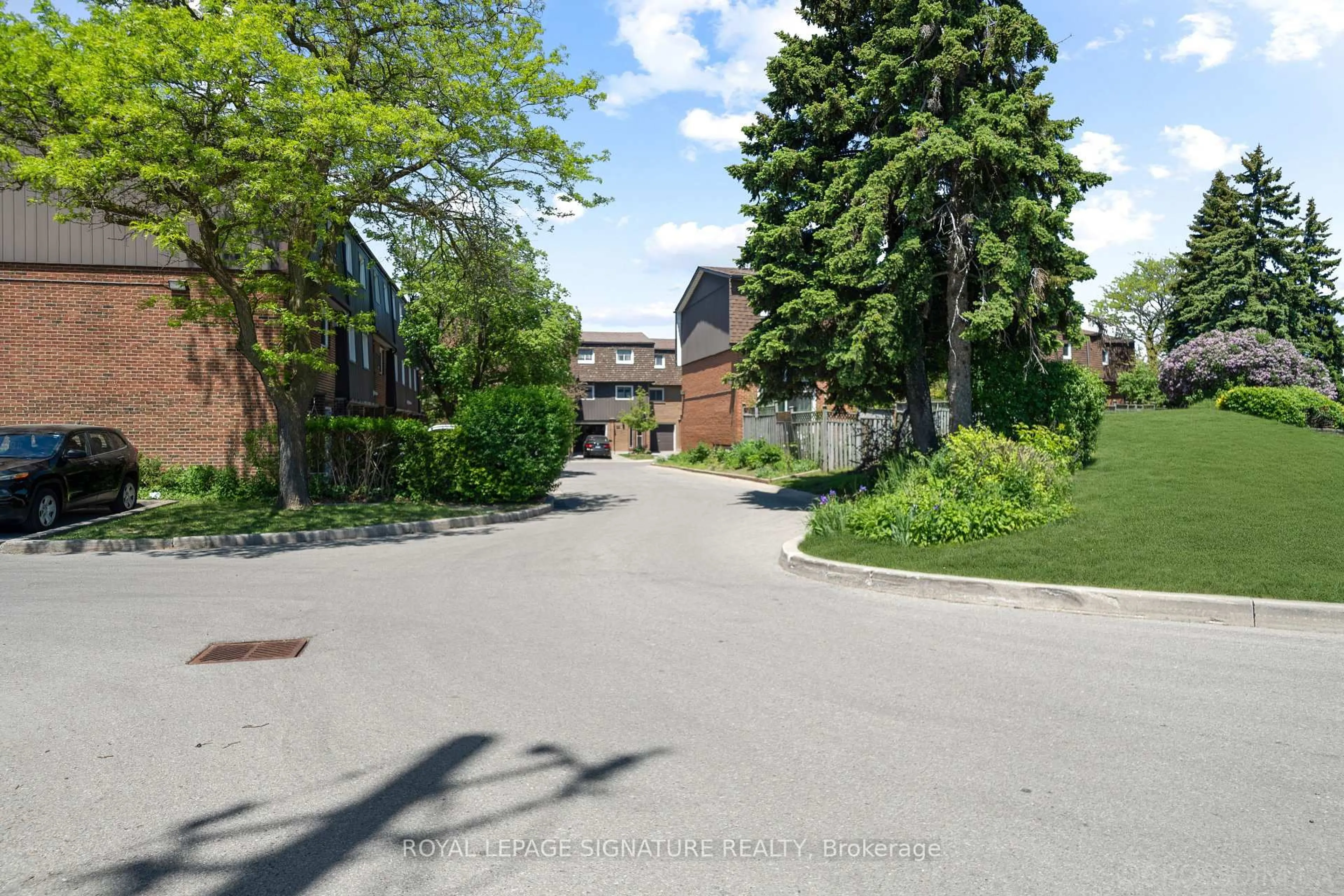 A pic from outside/outdoor area/front of a property/back of a property/a pic from drone, street for 3100 Kingston Rd #14, Toronto Ontario M1M 3T4