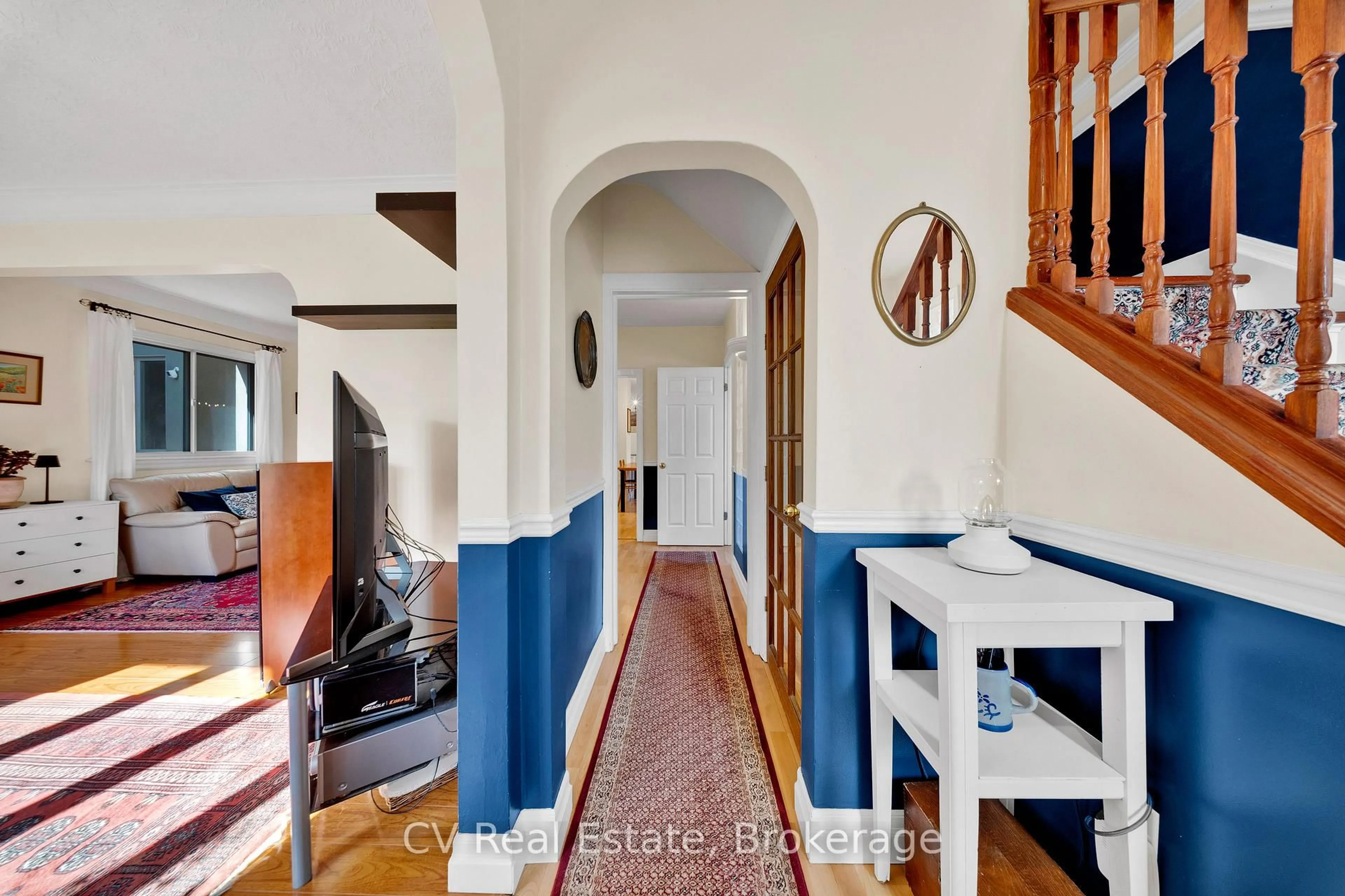 Indoor foyer for 56 Harewood Ave, Toronto Ontario M1M 2R3