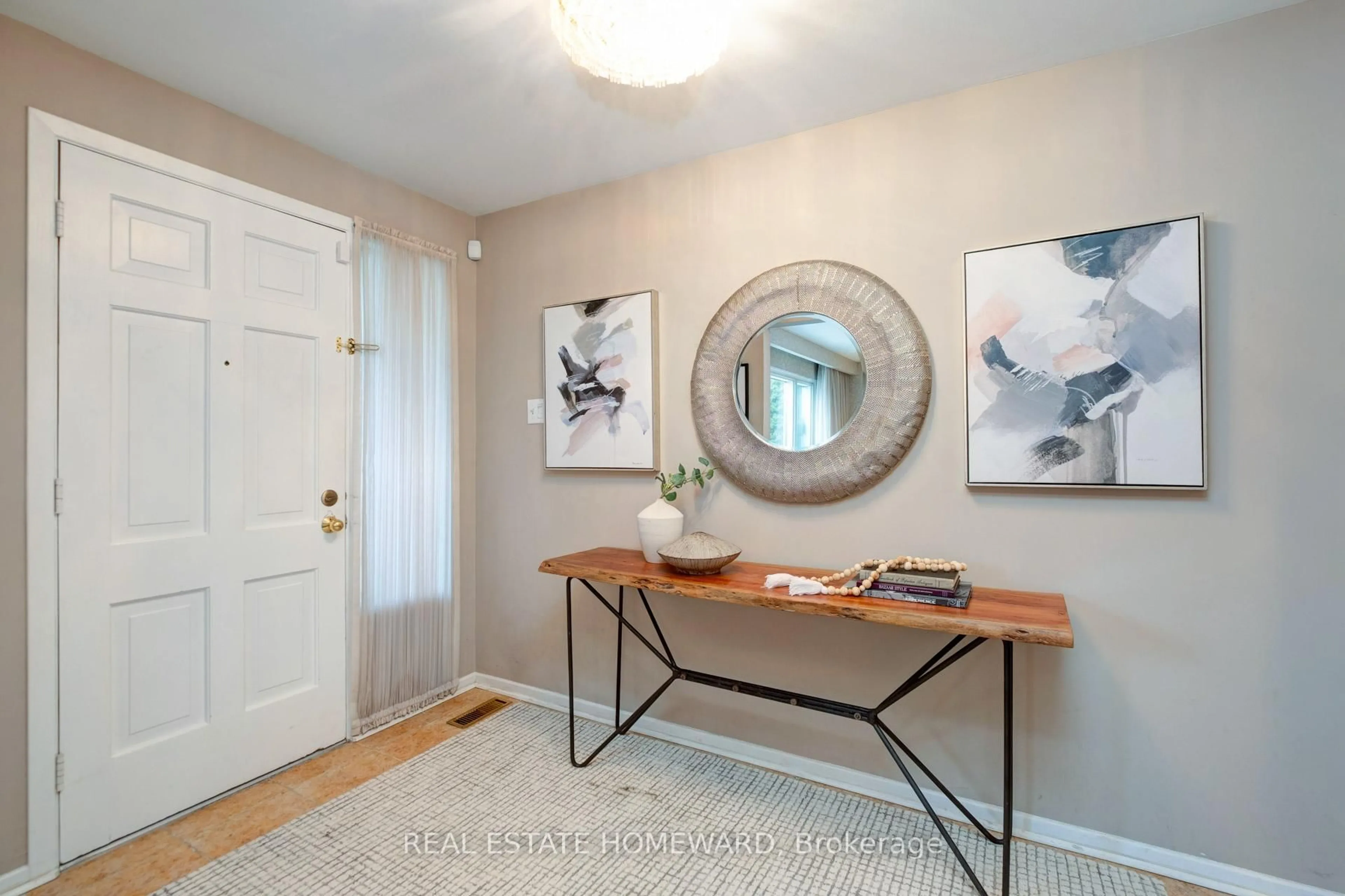 Indoor entryway for 62 Ardgowan Cres, Toronto Ontario M1V 1B3