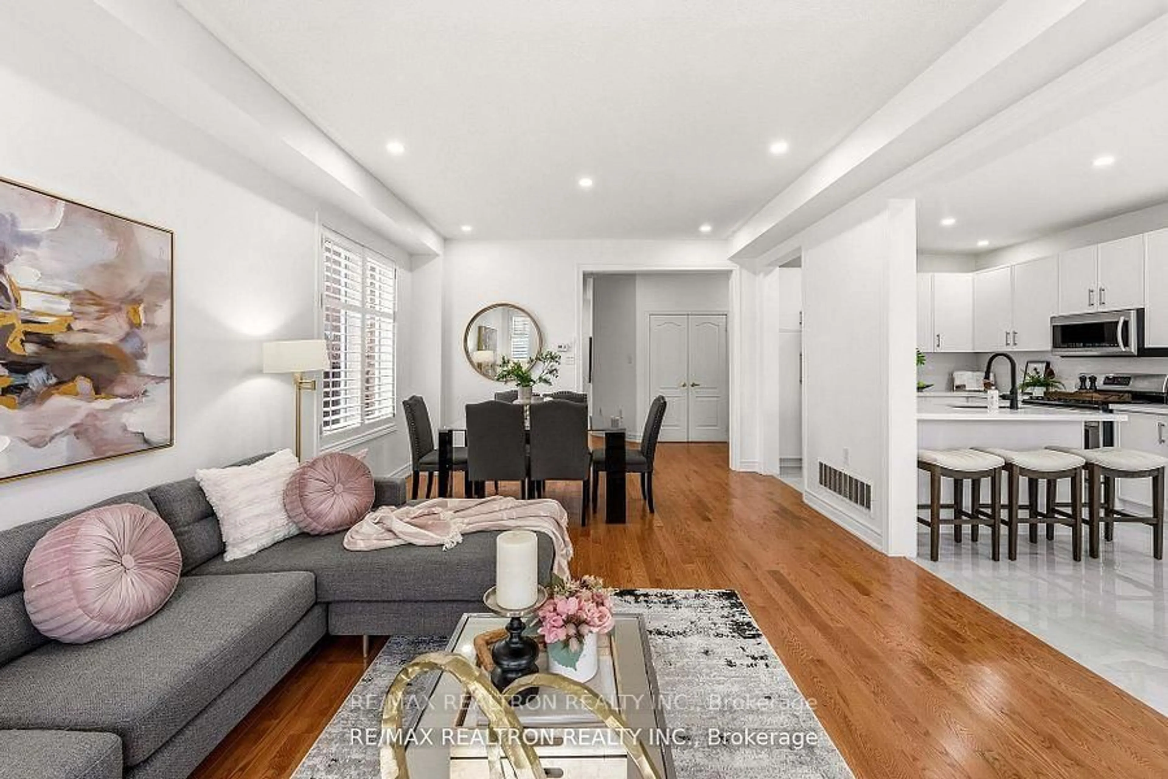 Living room with furniture, wood/laminate floor for 30 Glacier Cres, Toronto Ontario M1X 2A8