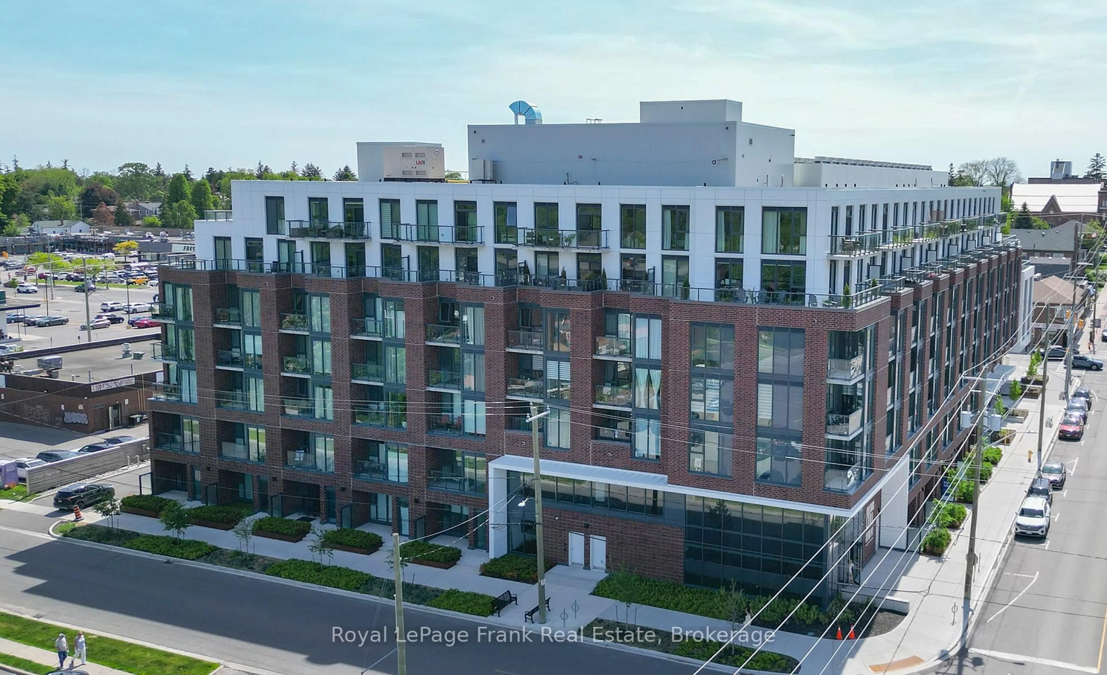 A pic from outside/outdoor area/front of a property/back of a property/a pic from drone, unknown for 201 Brock St #604, Whitby Ontario L1N 4K2