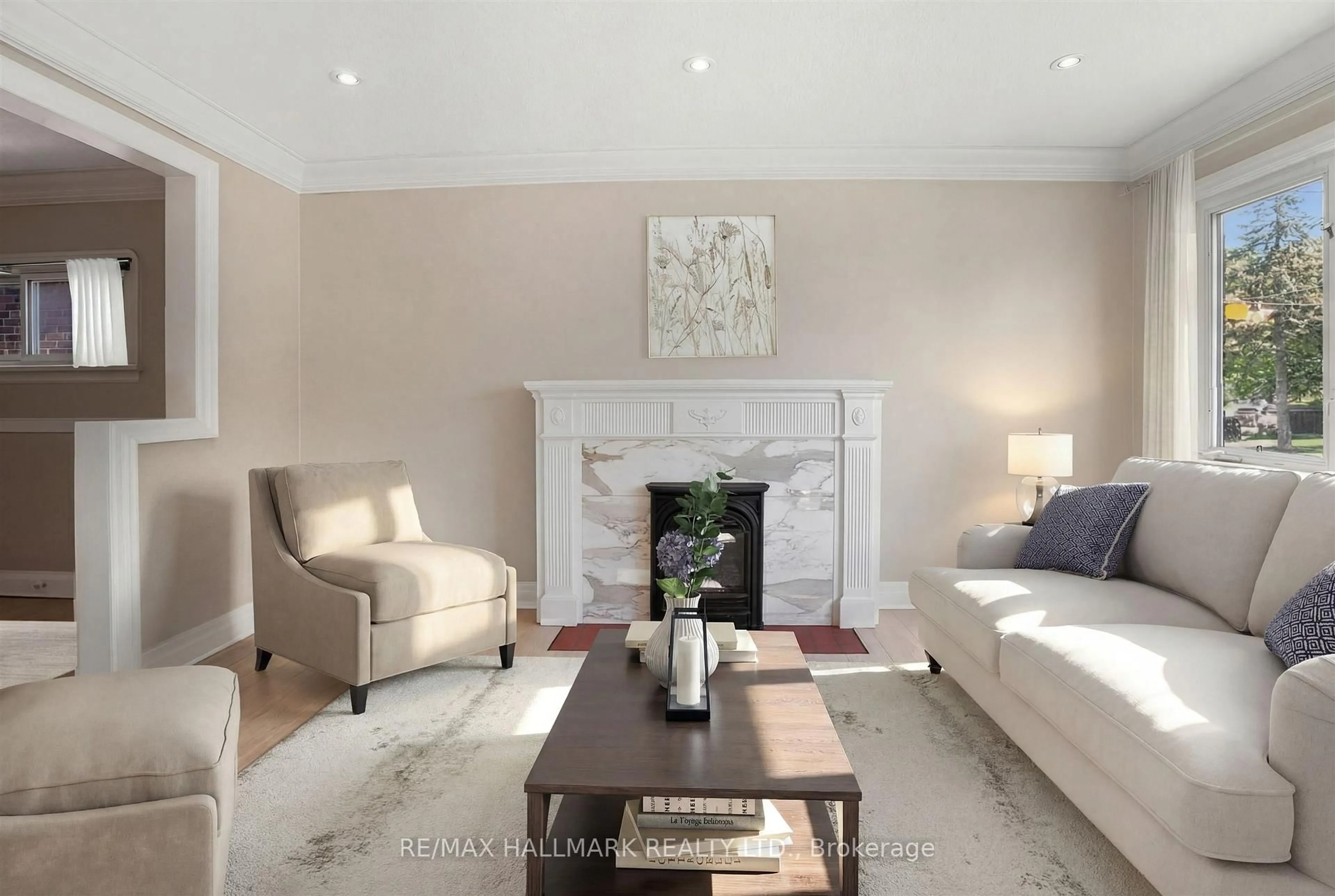Living room with furniture, unknown for 34 Clonmore Dr, Toronto Ontario M1N 1X5