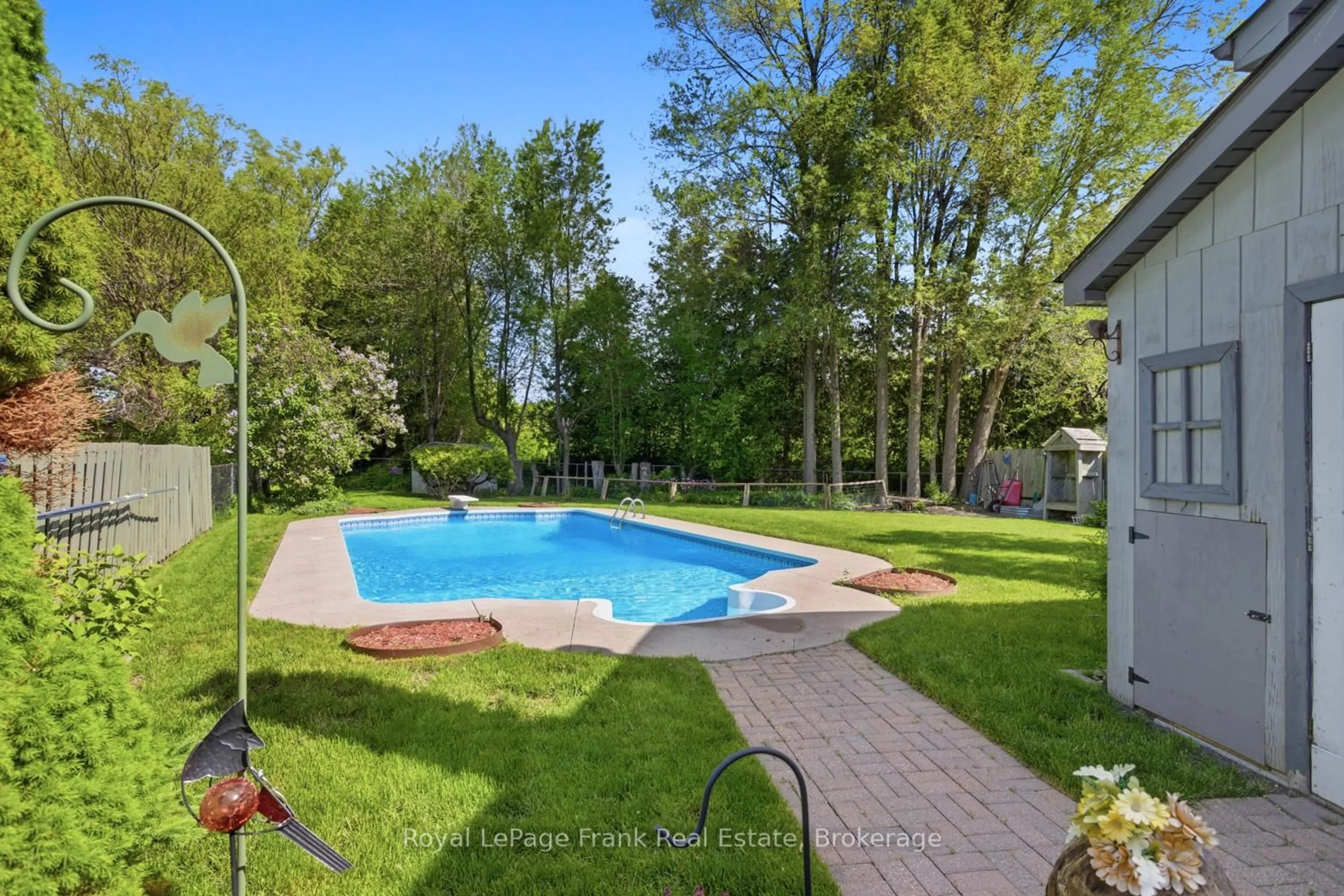 Pool for 14 Beecroft Crt, Whitby Ontario L1P 1C7