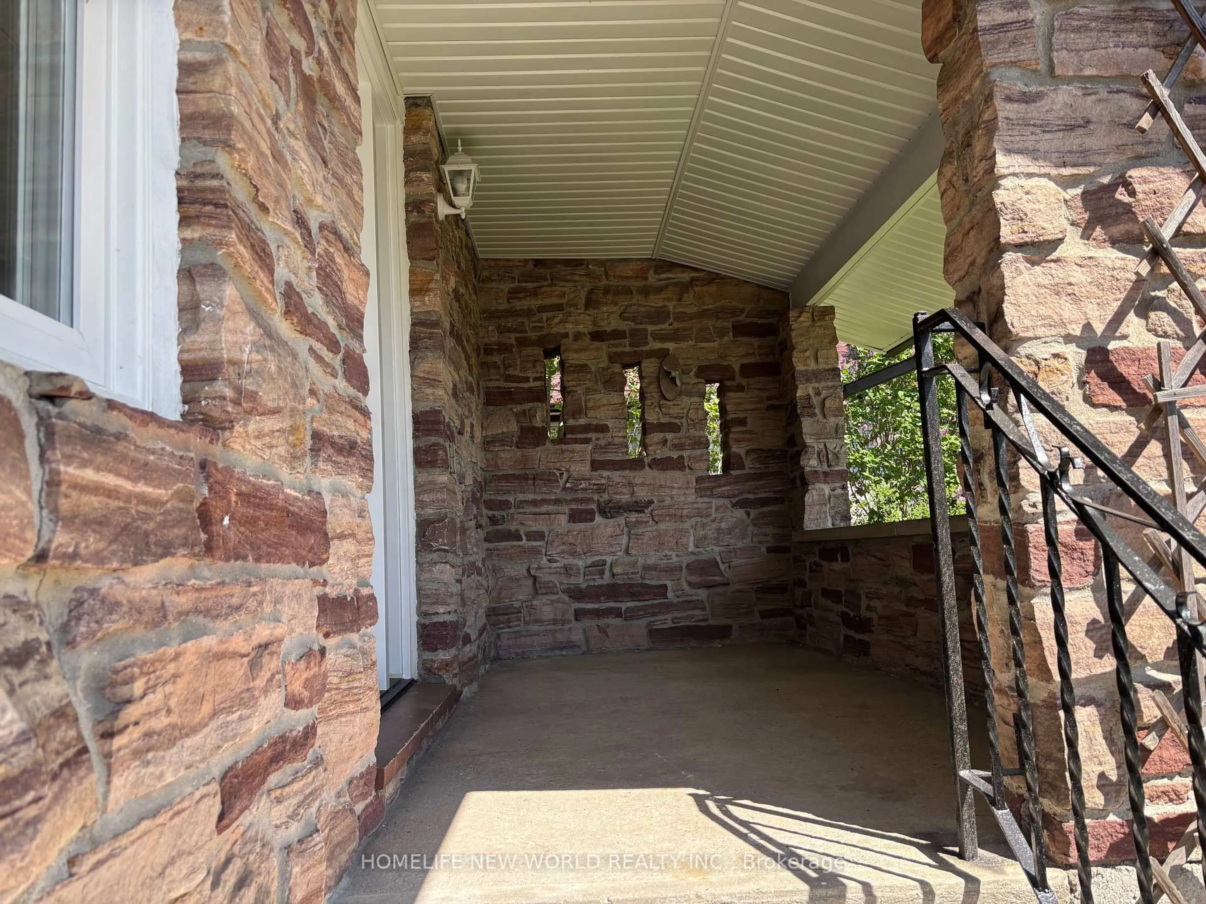 Indoor entryway for 162 Morningside Ave, Toronto Ontario M1E 3C9