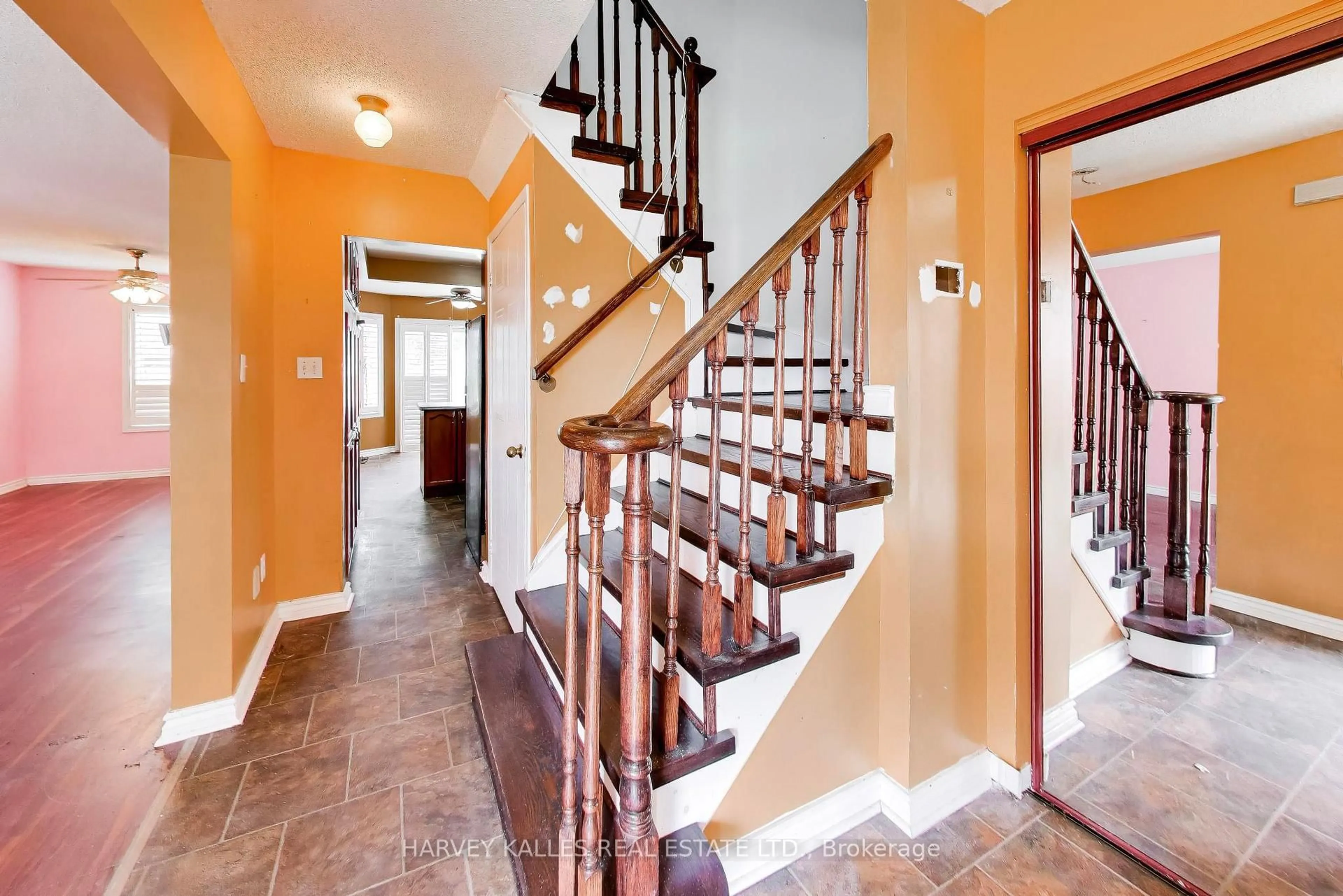 Indoor entryway for 70 Andona Cres, Toronto Ontario M1C 5A3