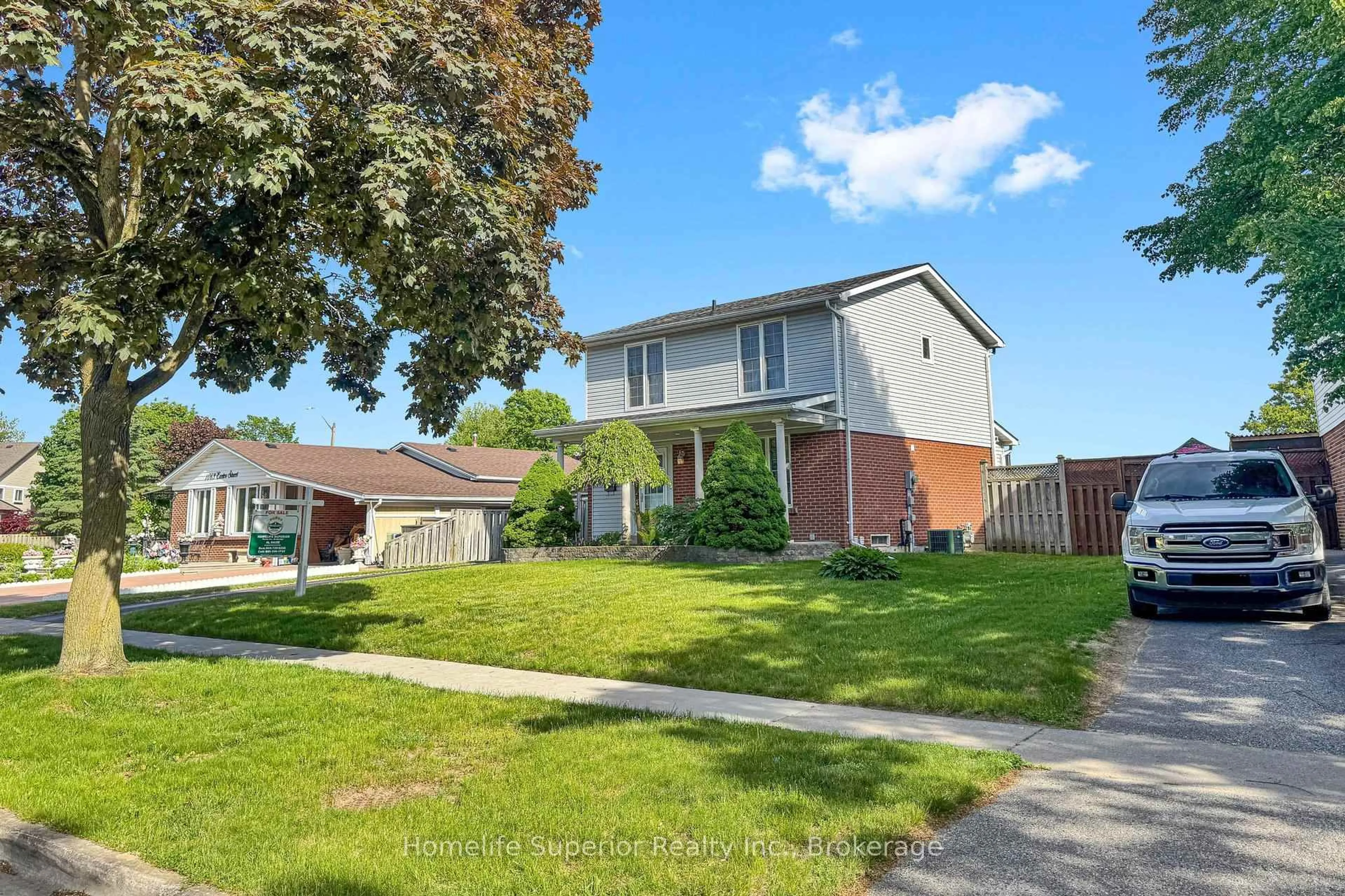 A pic from outside/outdoor area/front of a property/back of a property/a pic from drone, street for 1057 Exeter St, Oshawa Ontario L1G 7G9
