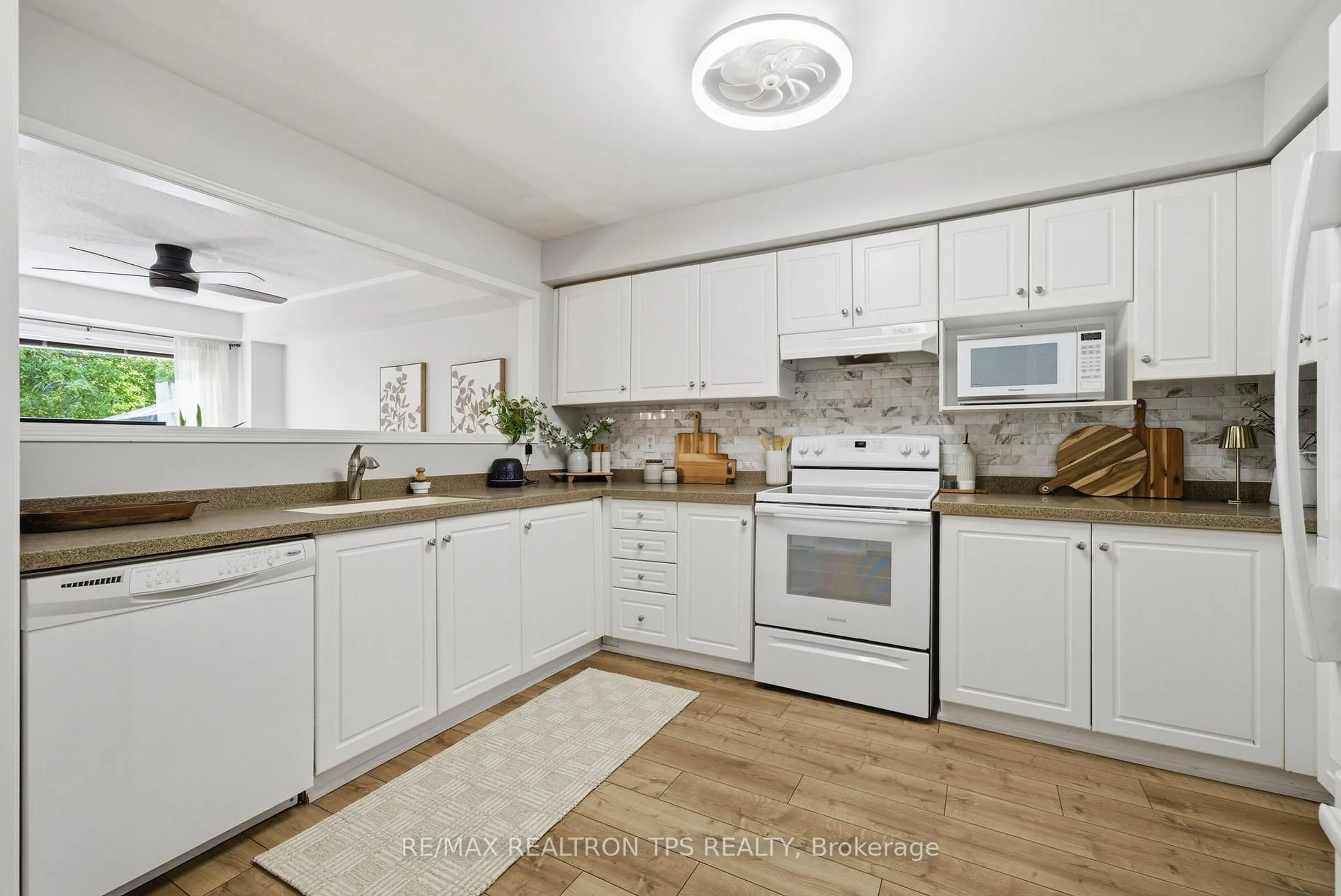 Standard kitchen, unknown for 68 Richfield Sq, Clarington Ontario L1E 4G4