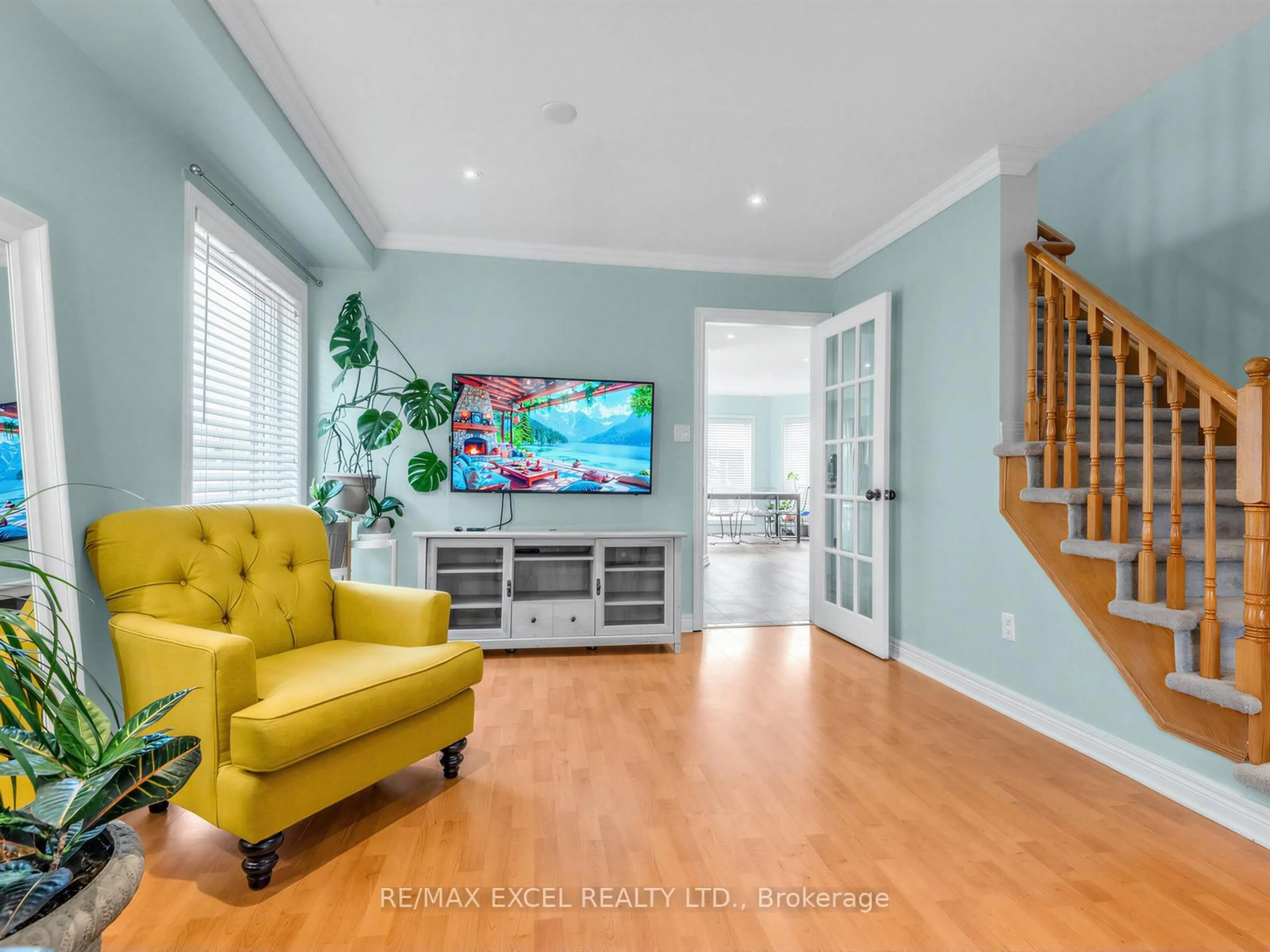 Living room with furniture, unknown for 764 Craighurst Crt, Pickering Ontario L1X 2W9