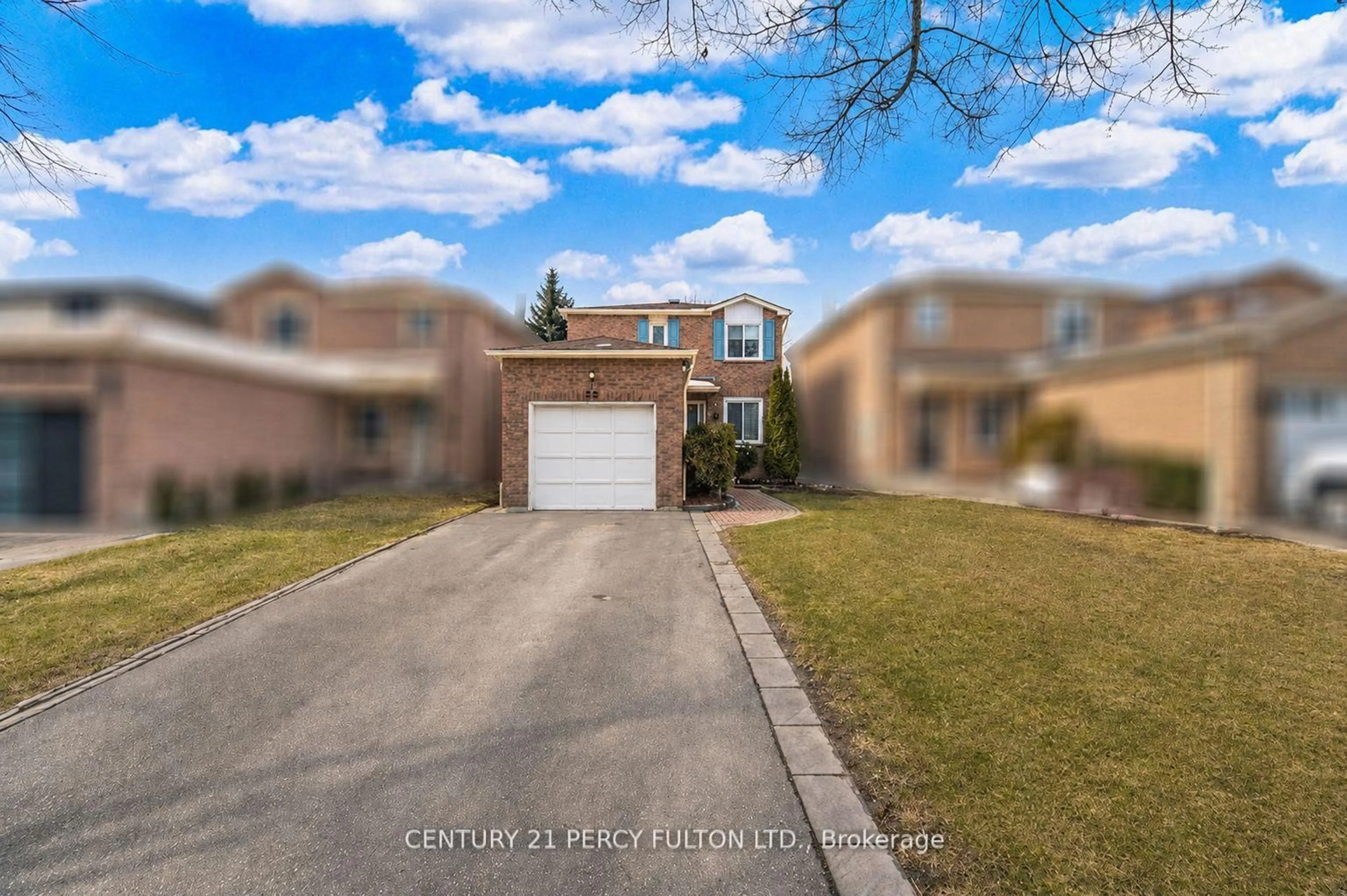 A pic from outside/outdoor area/front of a property/back of a property/a pic from drone, street for 58 Marshall Cres, Ajax Ontario L1T 2N9