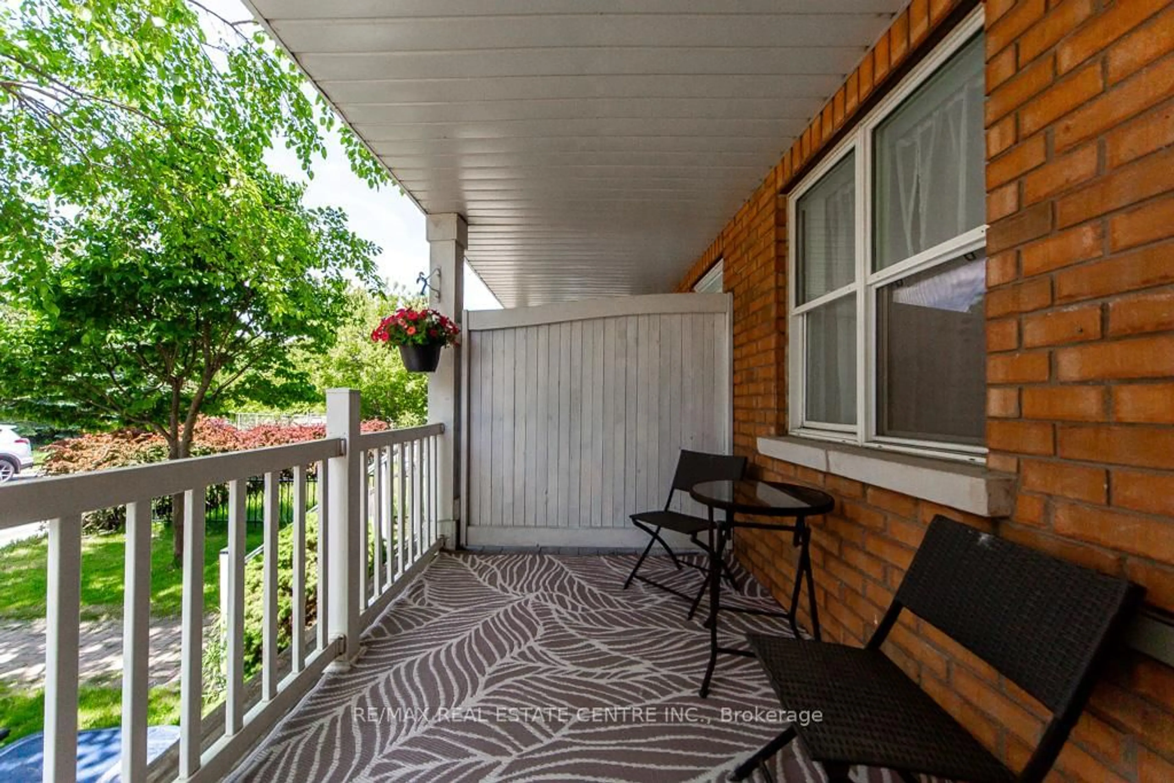 Patio, street for 123 Enderby Rd, Toronto Ontario M4E 3W5