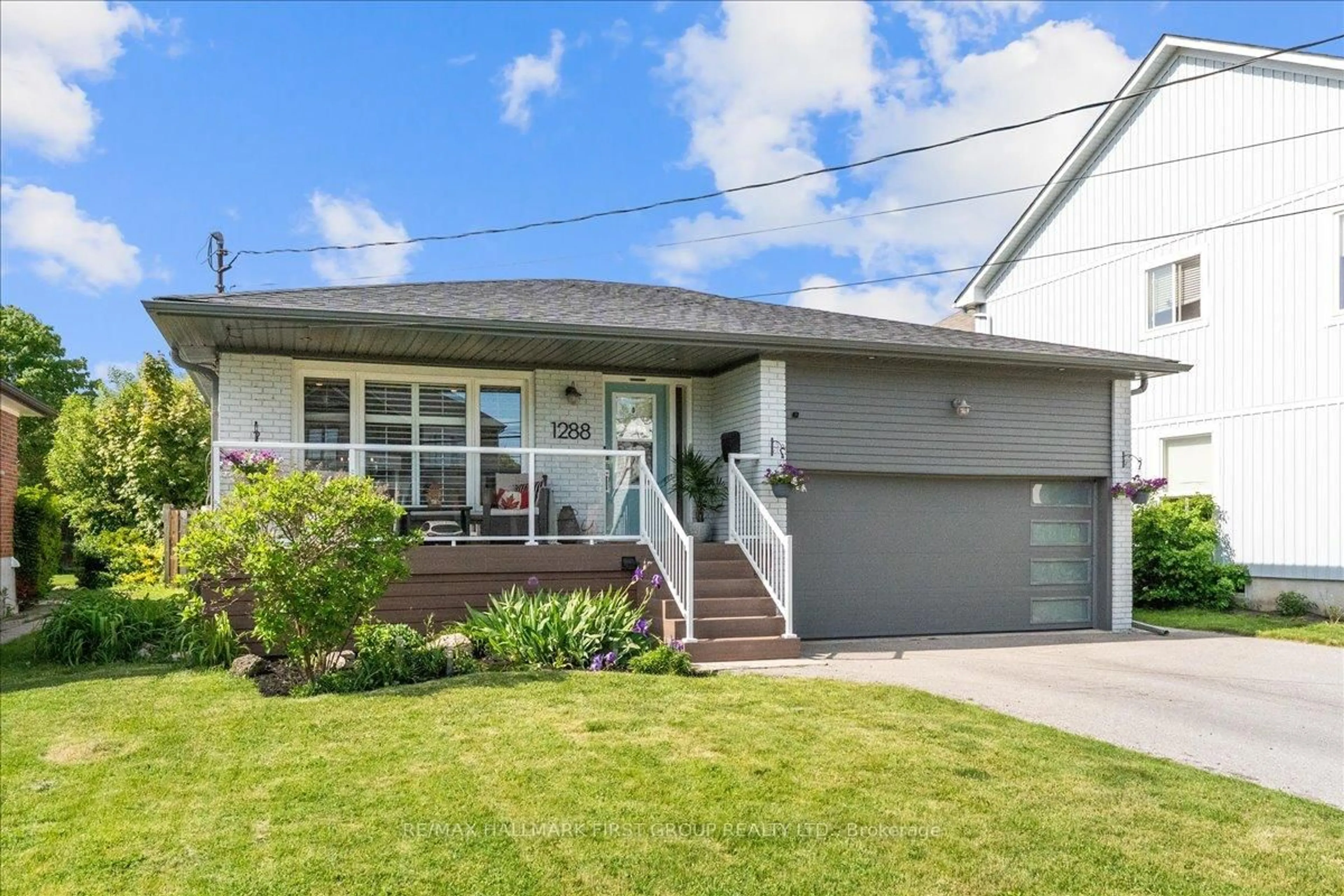 Home with vinyl exterior material, street for 1288 Old Orchard Ave, Pickering Ontario L1W 1G2