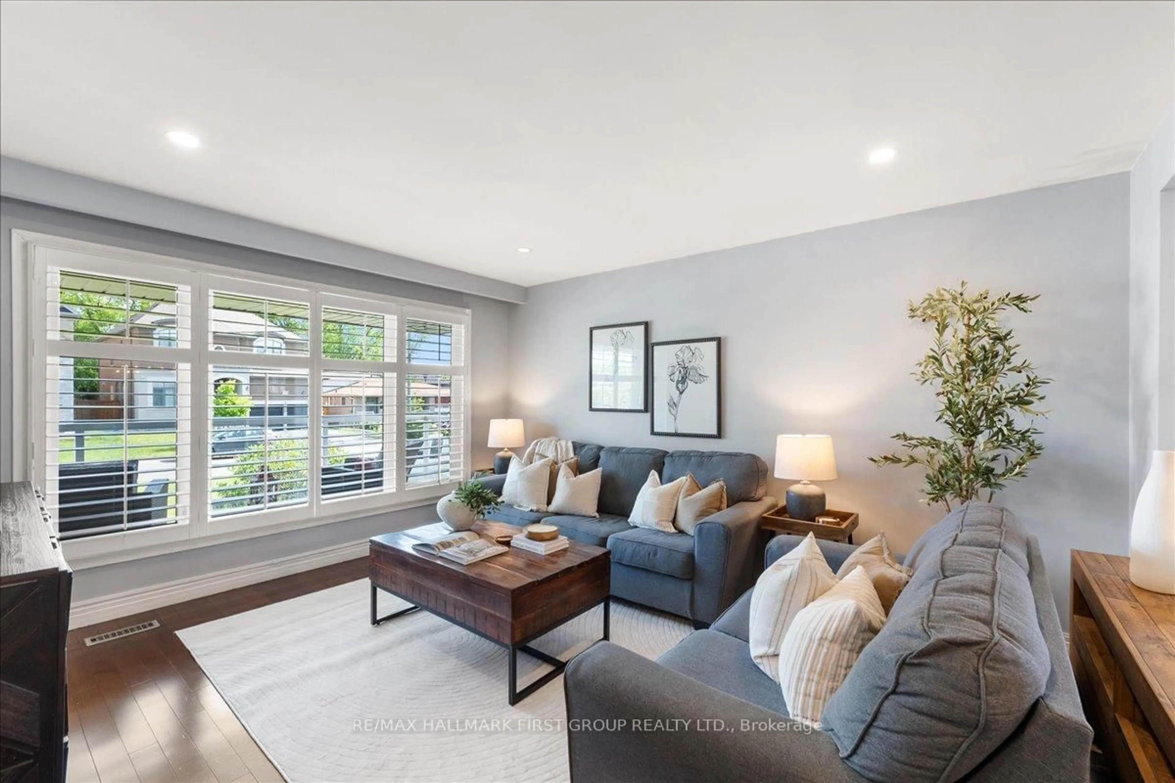 Living room with furniture, unknown for 1288 Old Orchard Ave, Pickering Ontario L1W 1G2