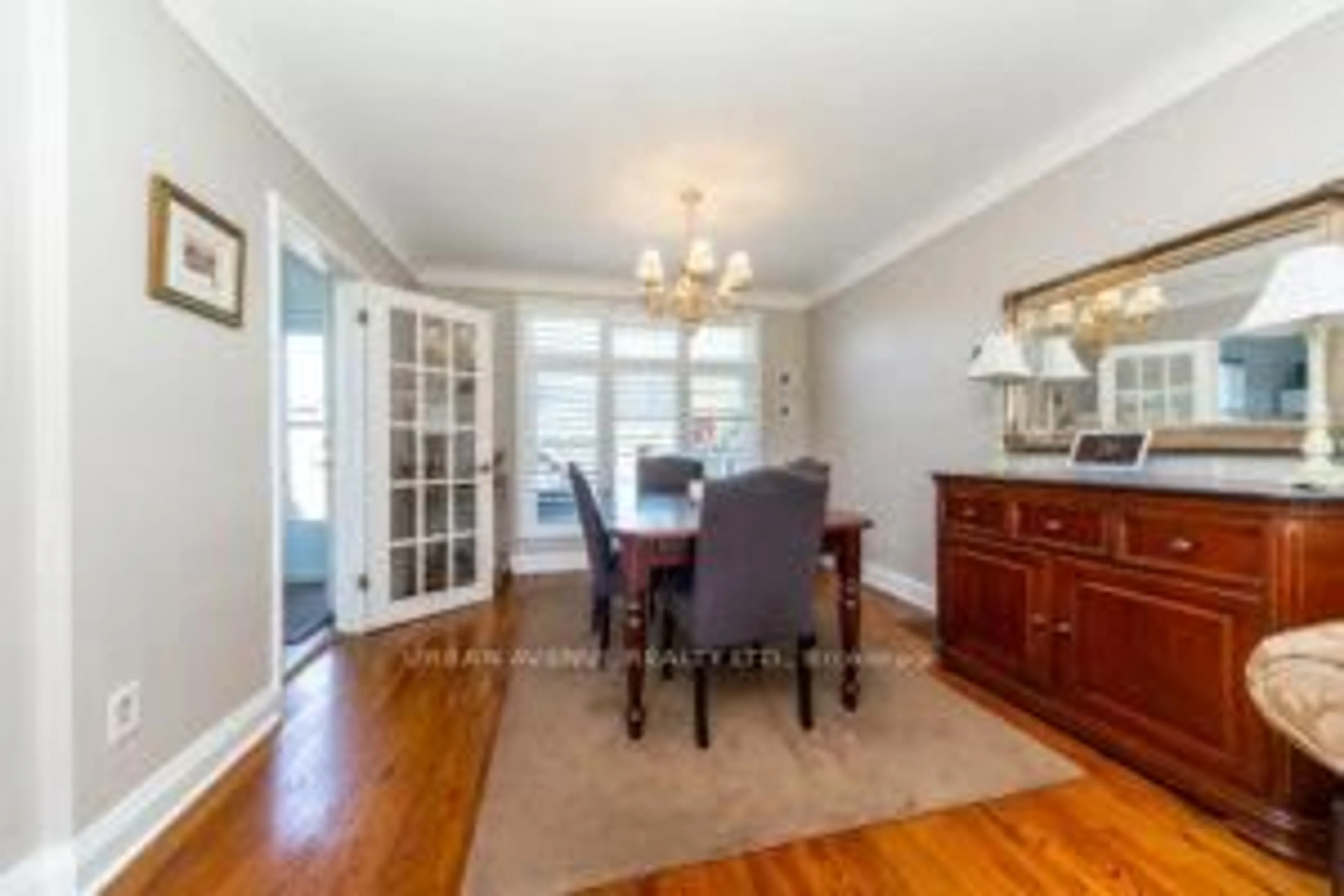 Dining room, wood/laminate floor for 136 Tower Dr, Toronto Ontario M1R 3P5