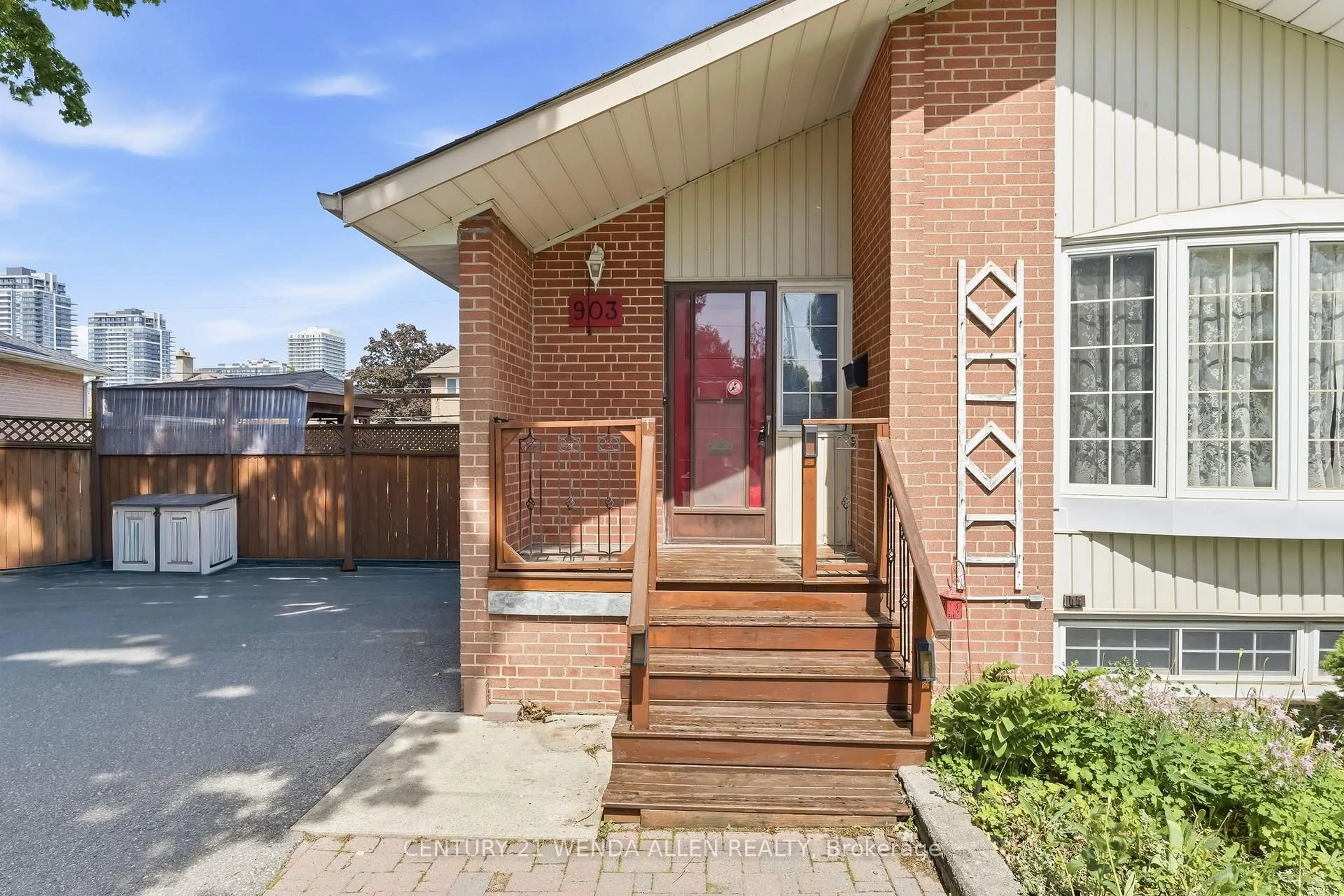 Home with brick exterior material, street for 903 Grenoble Blvd, Pickering Ontario L1W 1T9
