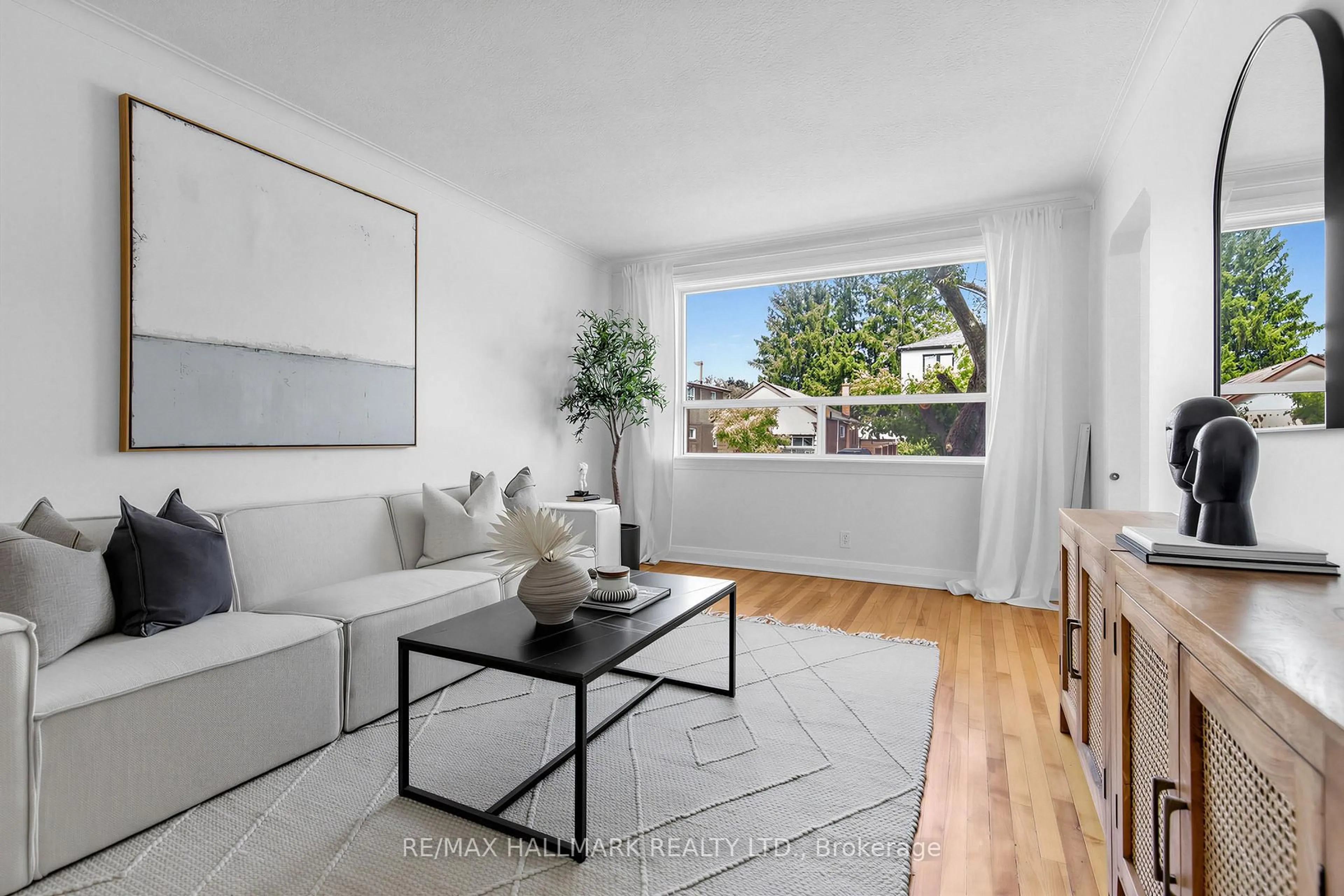Living room with furniture, unknown for 55 Joanith Dr, Toronto Ontario M4B 1S8